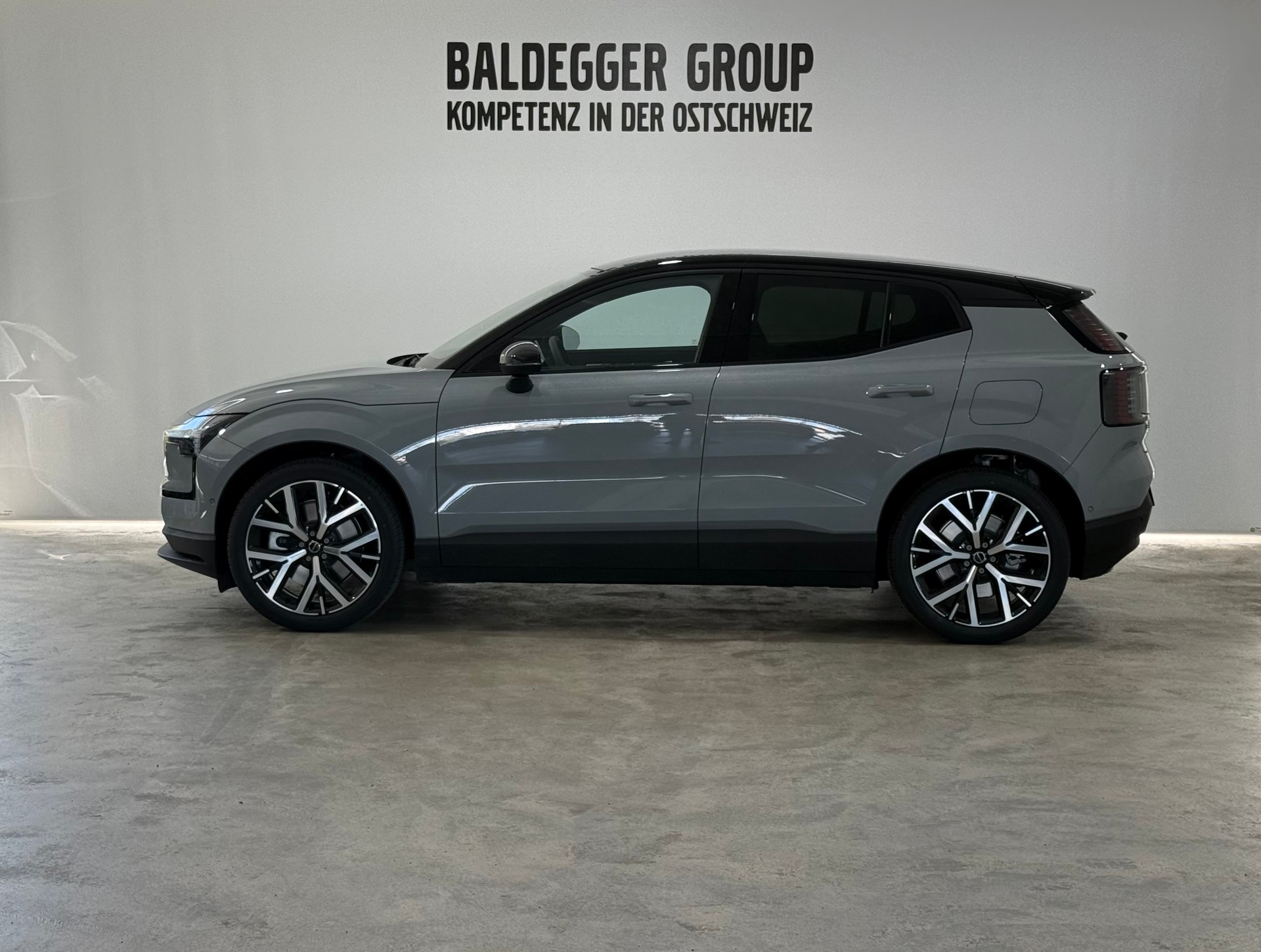 VOLVO EX 30 E60 Twin Ultra Performanc-image-1