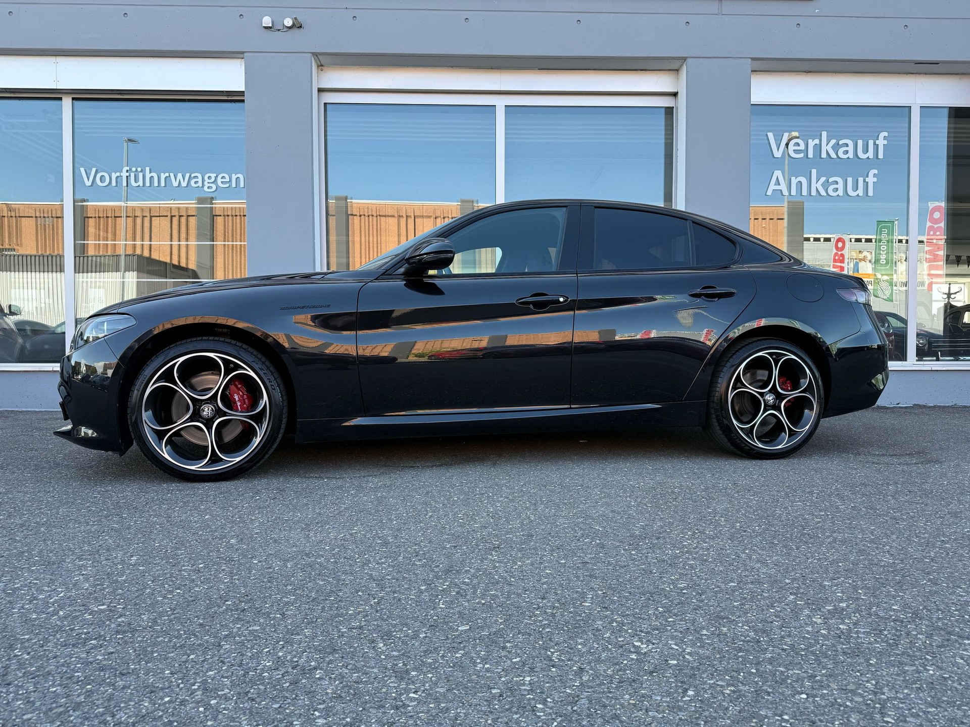 ALFA ROMEO Giulia 2.0 Competizione 280PS Q4 AT8 MY23/24-image-4
