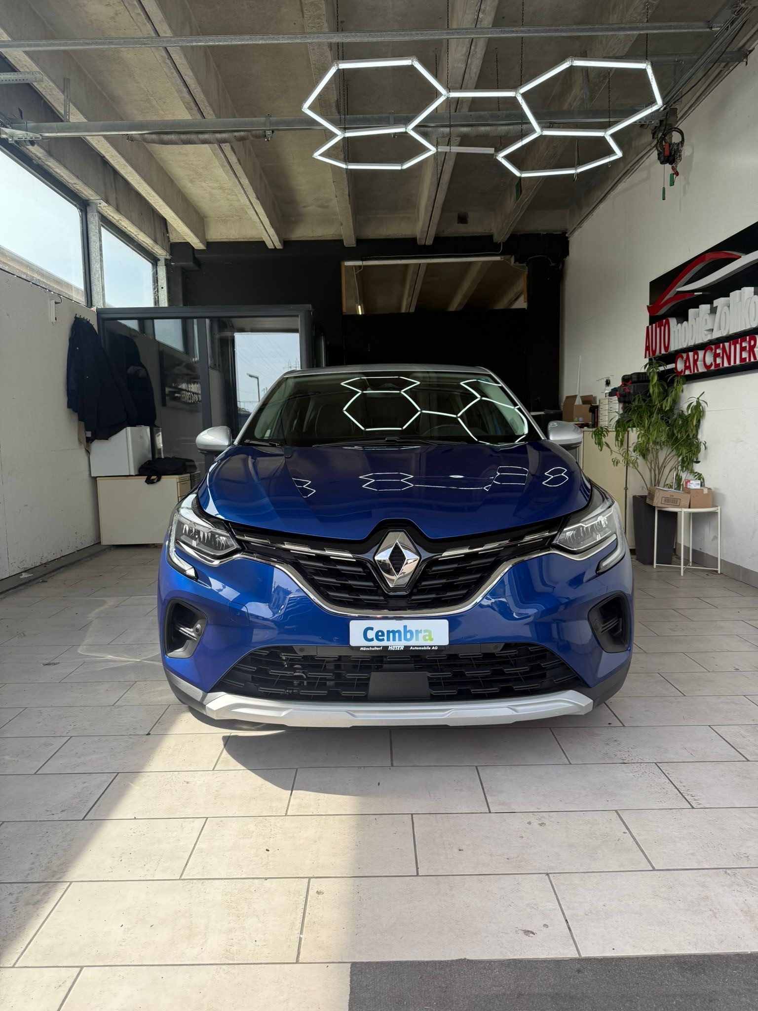 RENAULT Captur 1.6 E-Tech Initiale Paris DHT-image-3