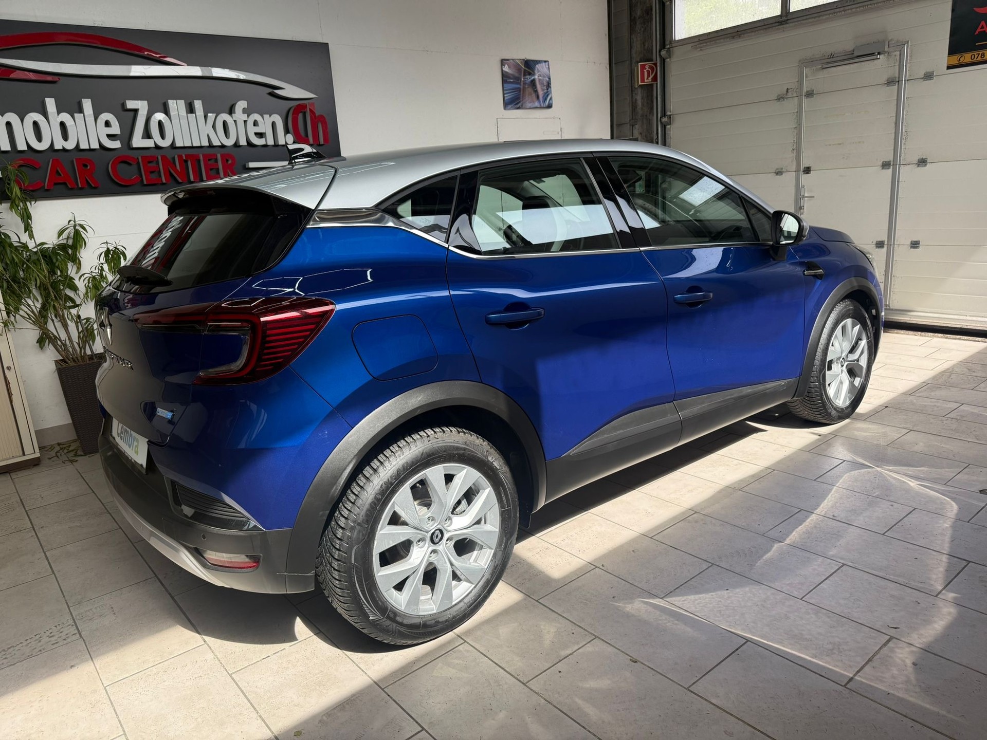 RENAULT Captur 1.6 E-Tech Initiale Paris DHT-image-11
