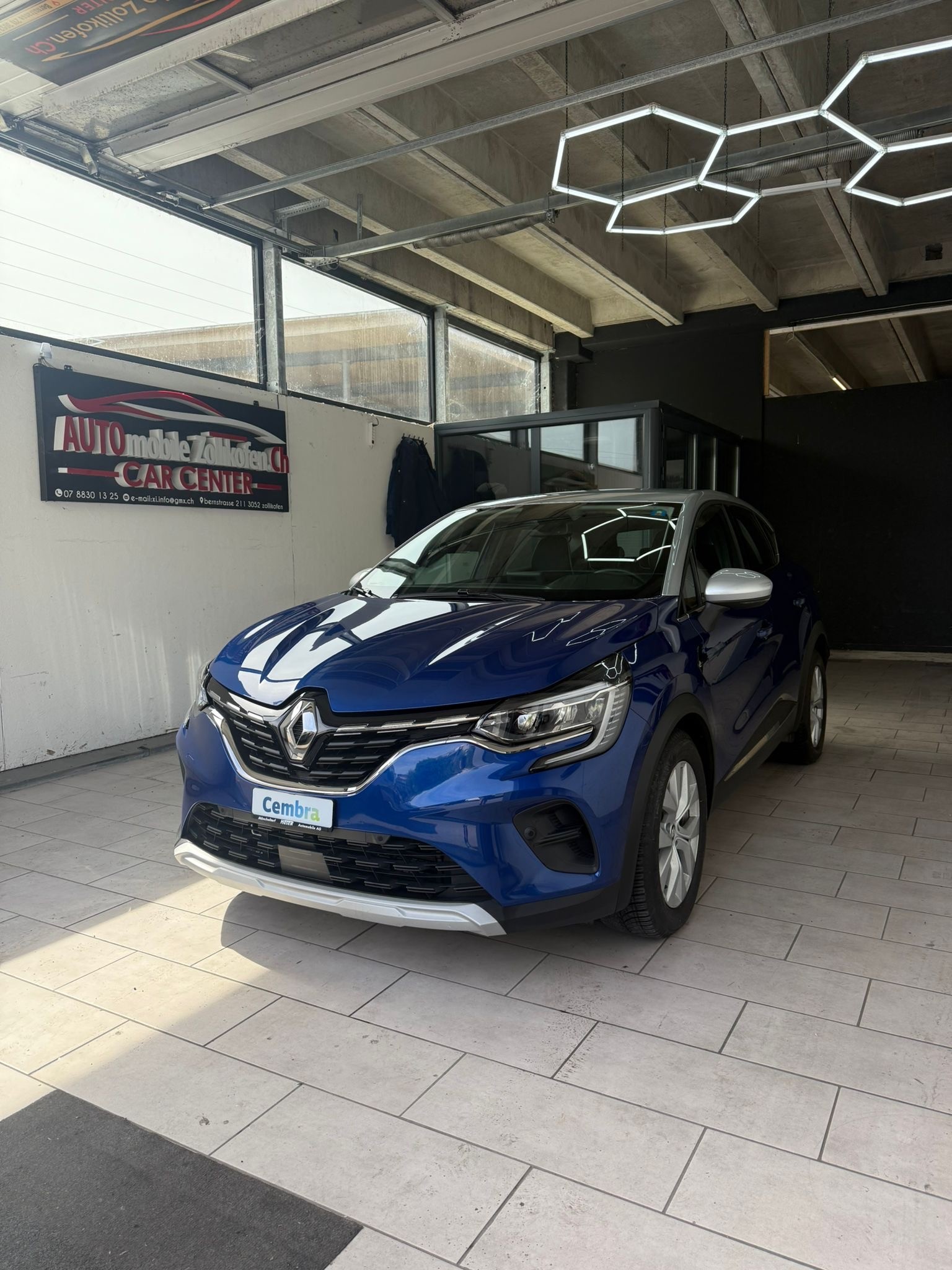 RENAULT Captur 1.6 E-Tech Initiale Paris DHT-image-4