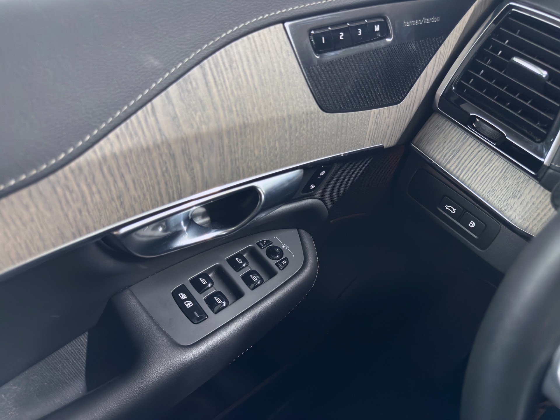 VOLVO XC90 T8 eAWD PluginHybrid Inscription Geartronic-image-23