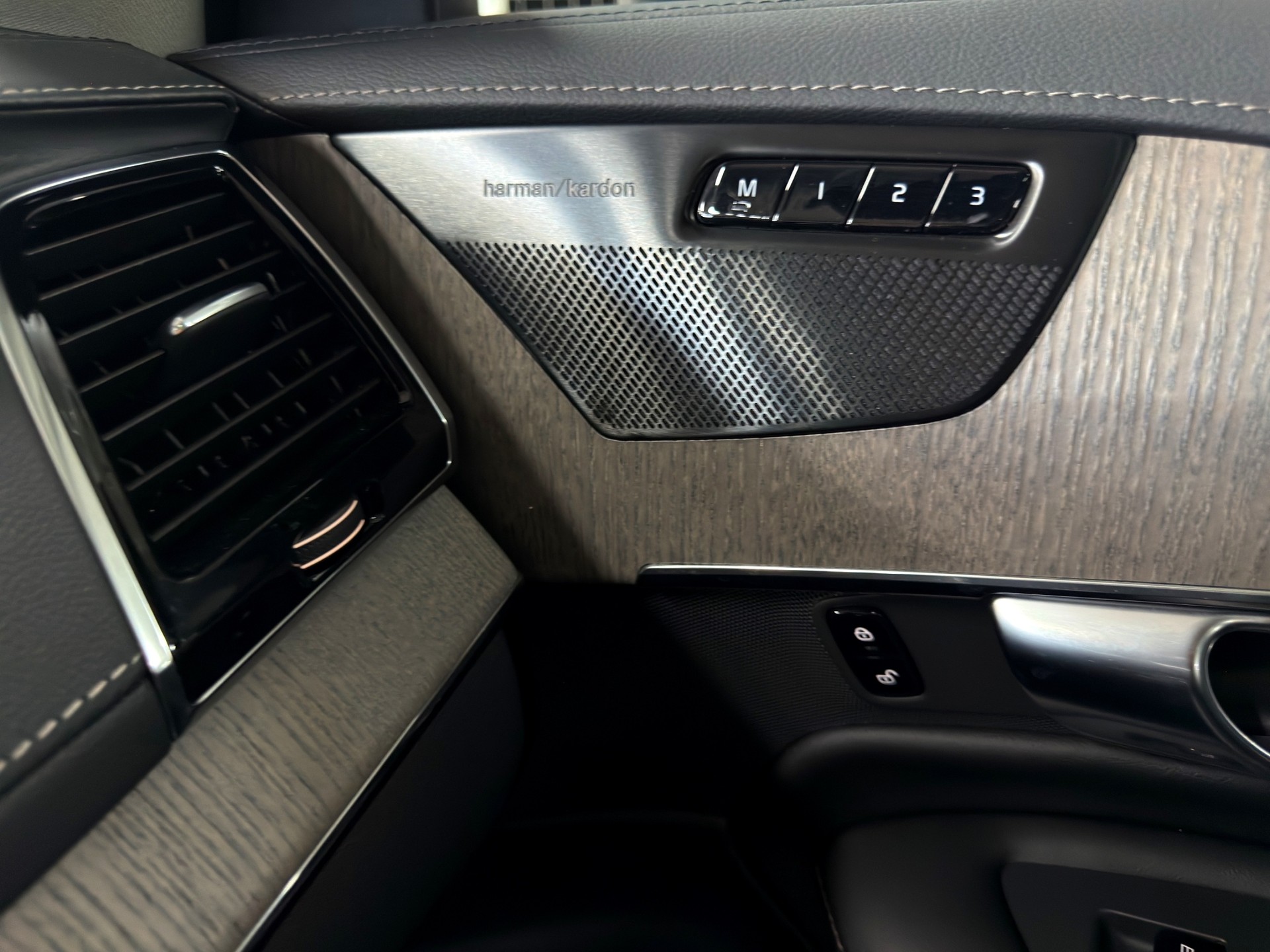 VOLVO XC90 T8 eAWD PluginHybrid Inscription Geartronic-image-24