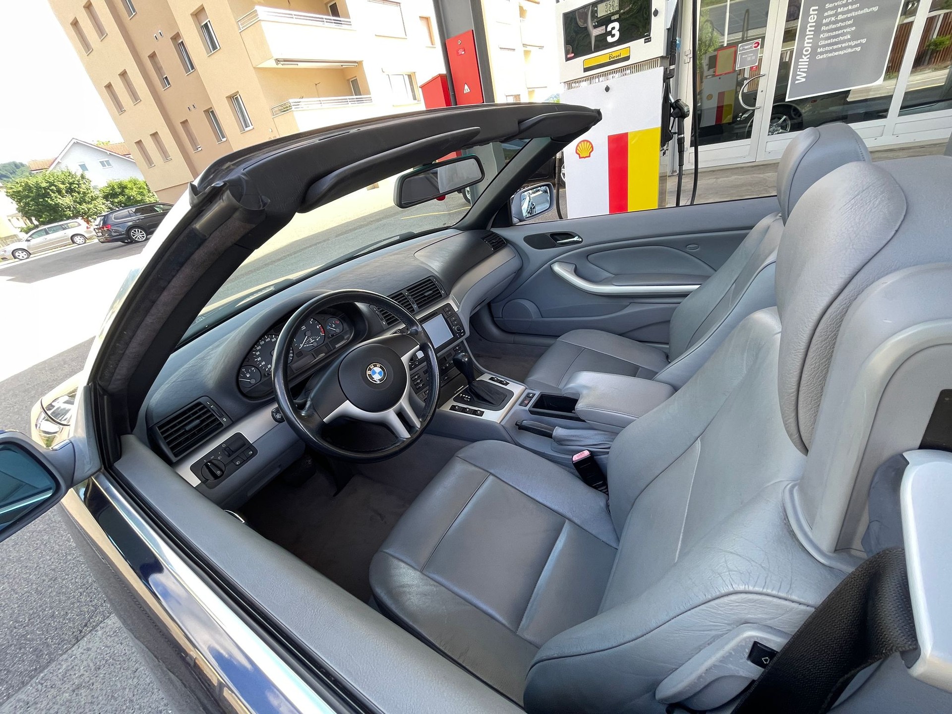 BMW 325Ci Cabriolet-image-13