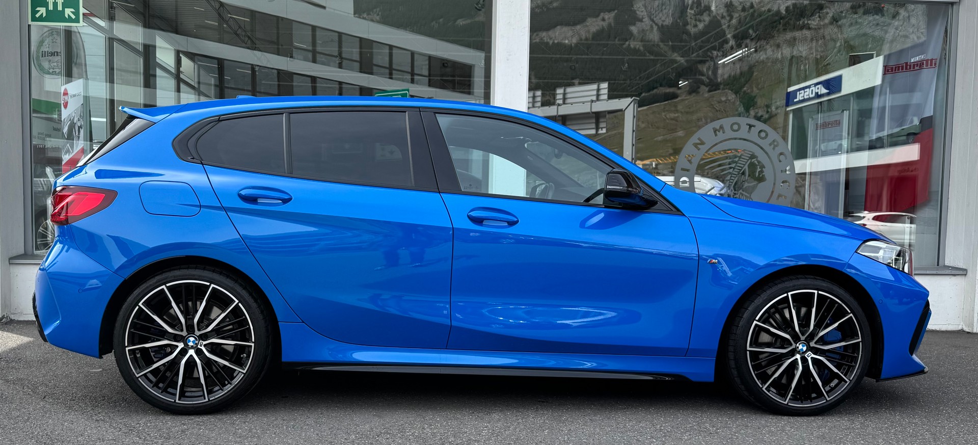 BMW M135i xDrive Steptronic-image-1