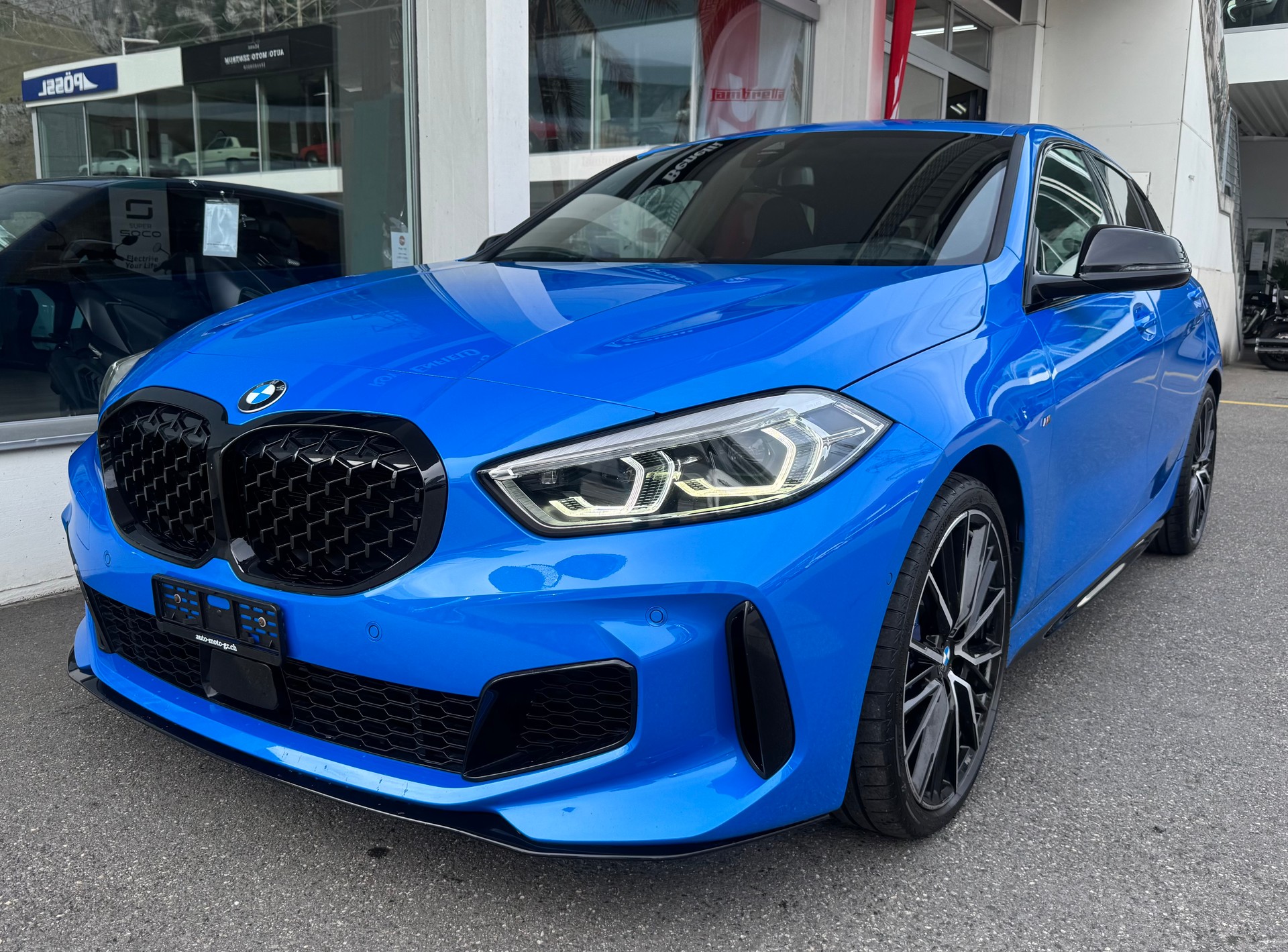BMW M135i xDrive Steptronic-image-5