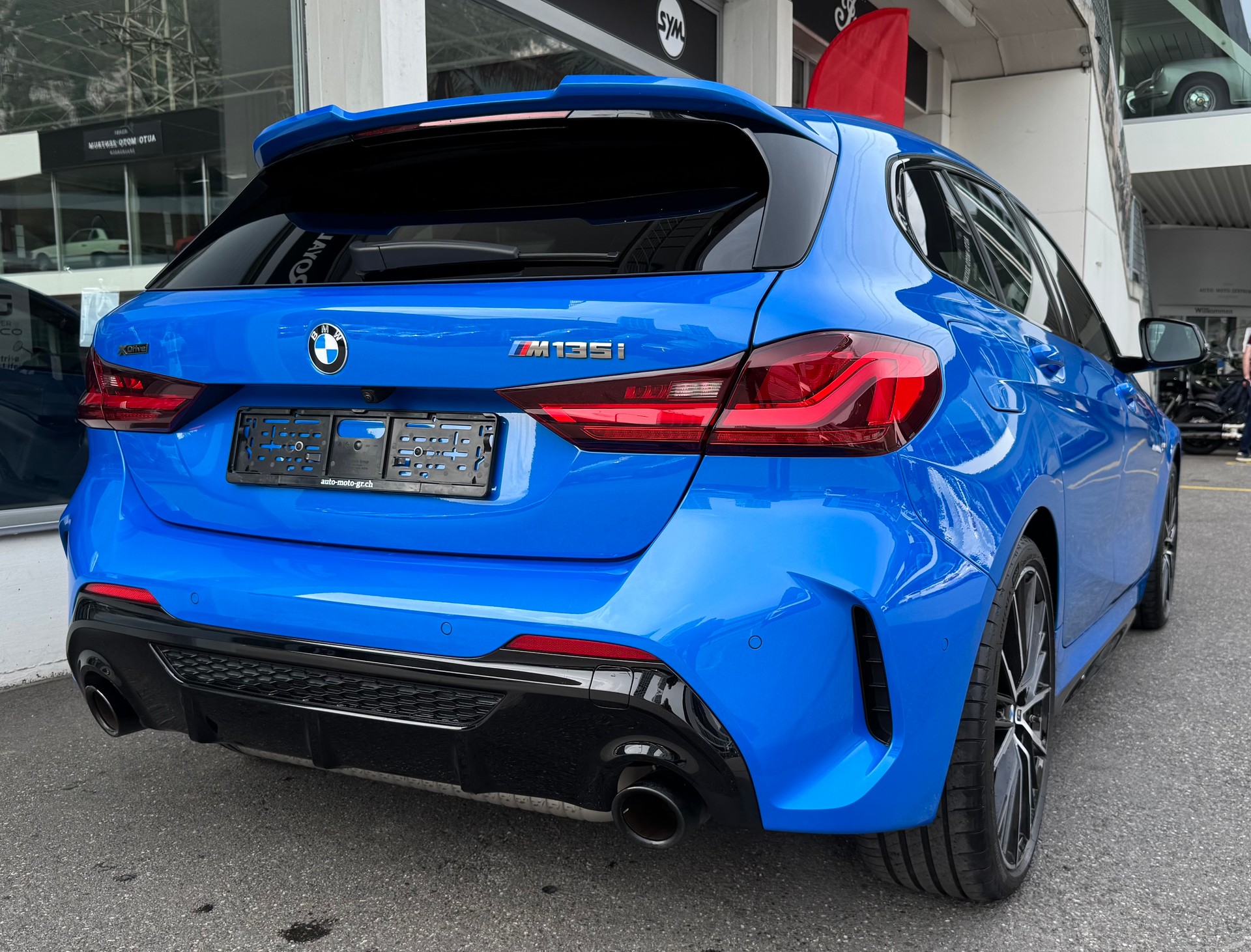 BMW M135i xDrive Steptronic-image-4