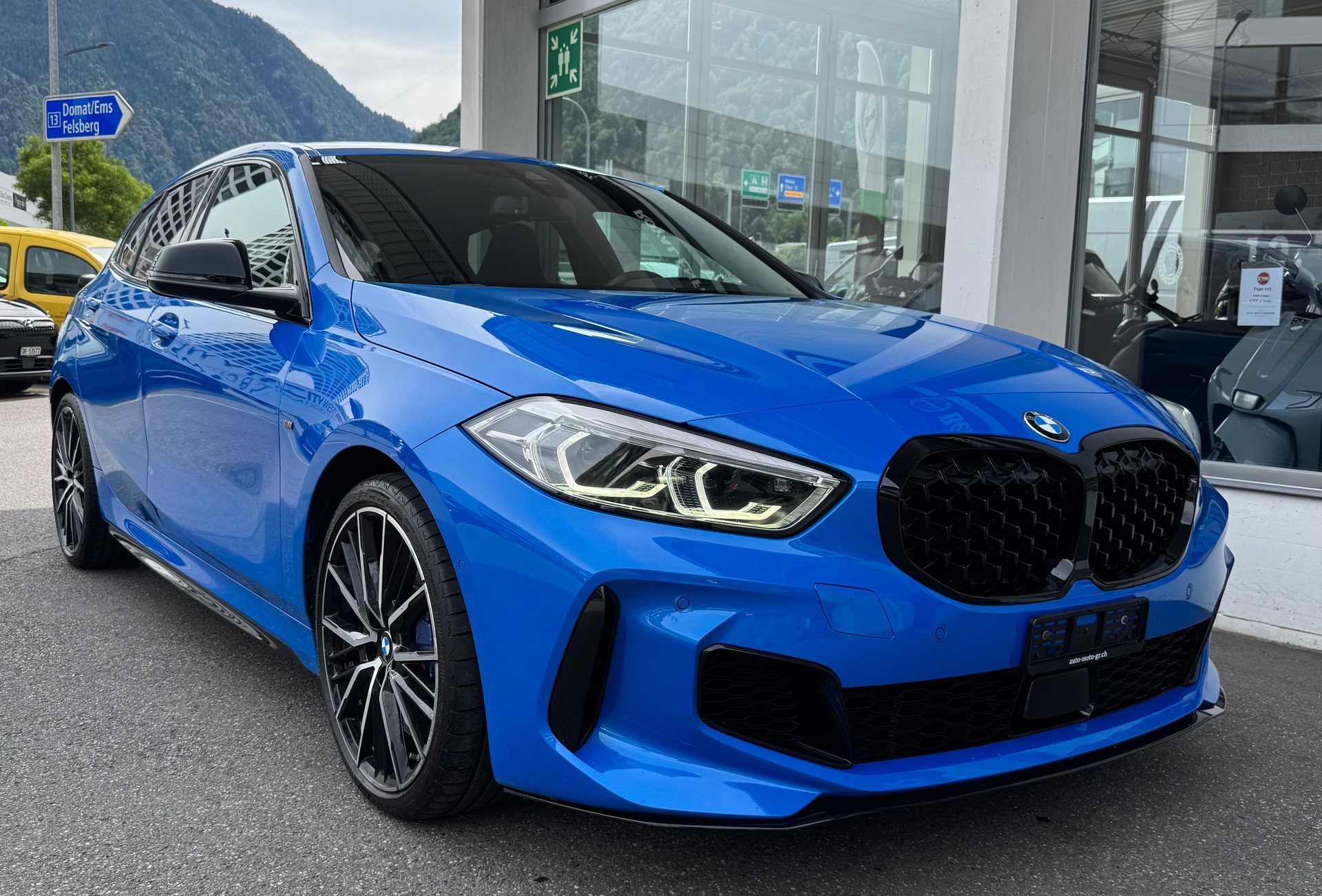 BMW M135i xDrive Steptronic-image-0