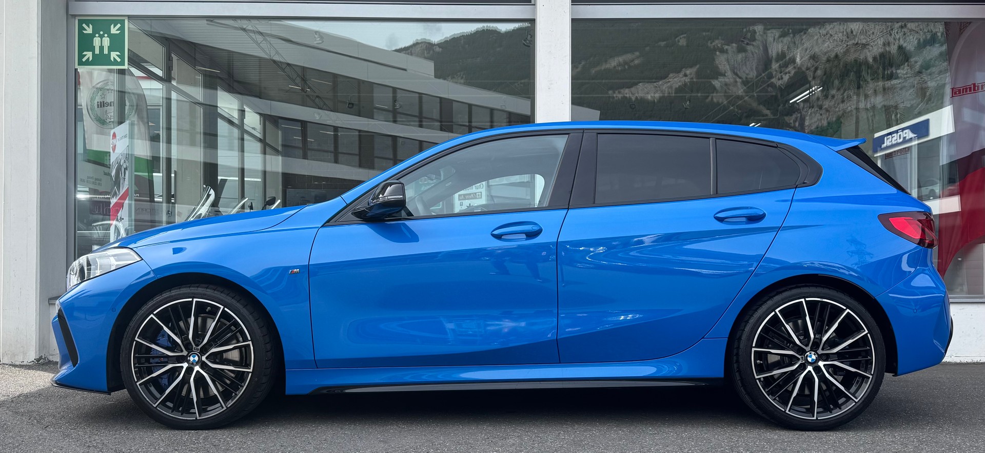 BMW M135i xDrive Steptronic-image-2
