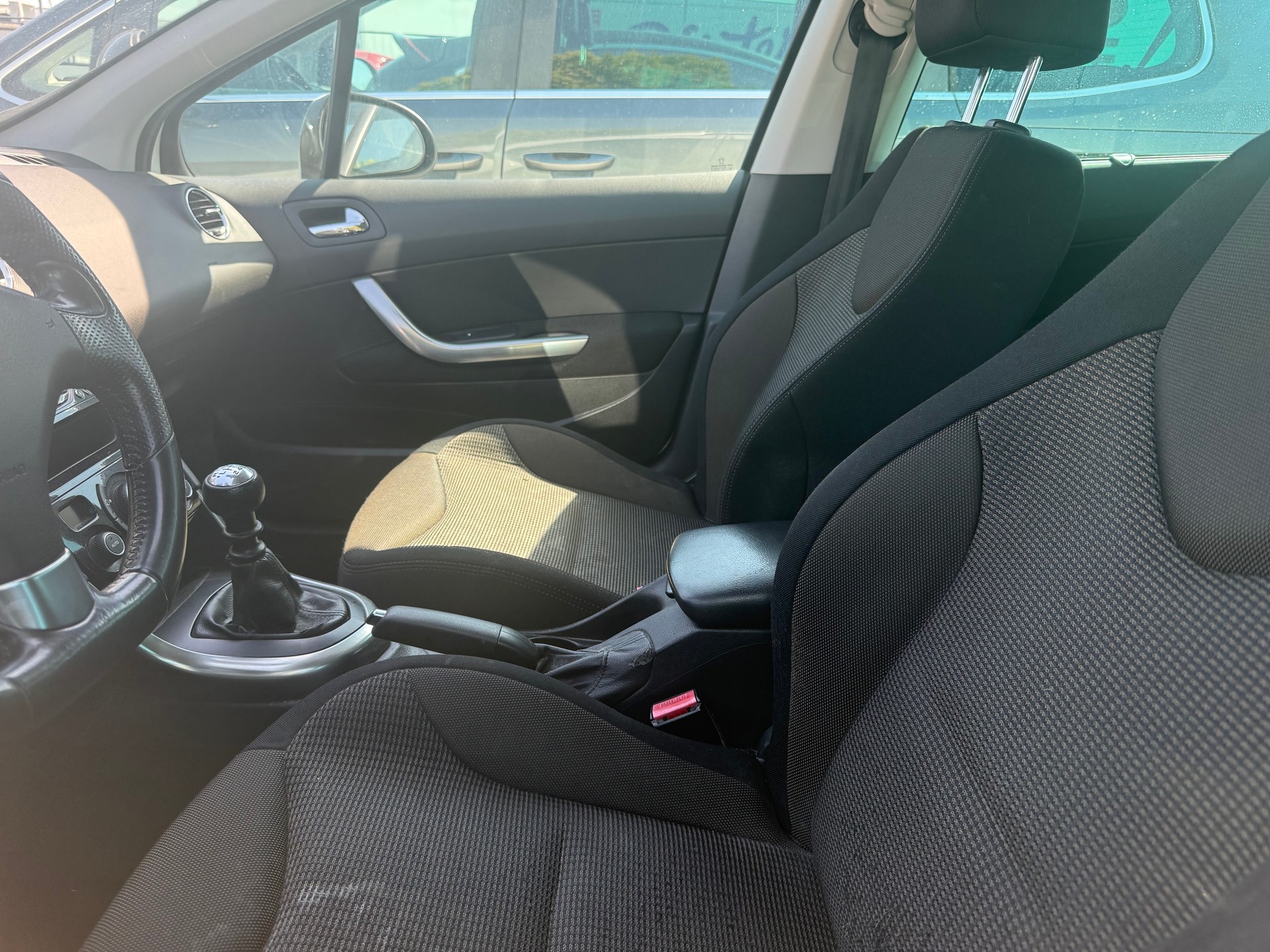 PEUGEOT 308 SW 1.6 HDI Business-image-5
