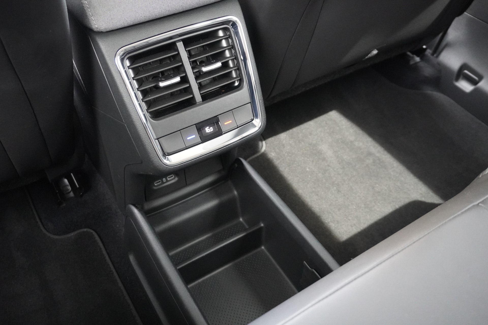 SKODA Enyaq iV 80-image-12