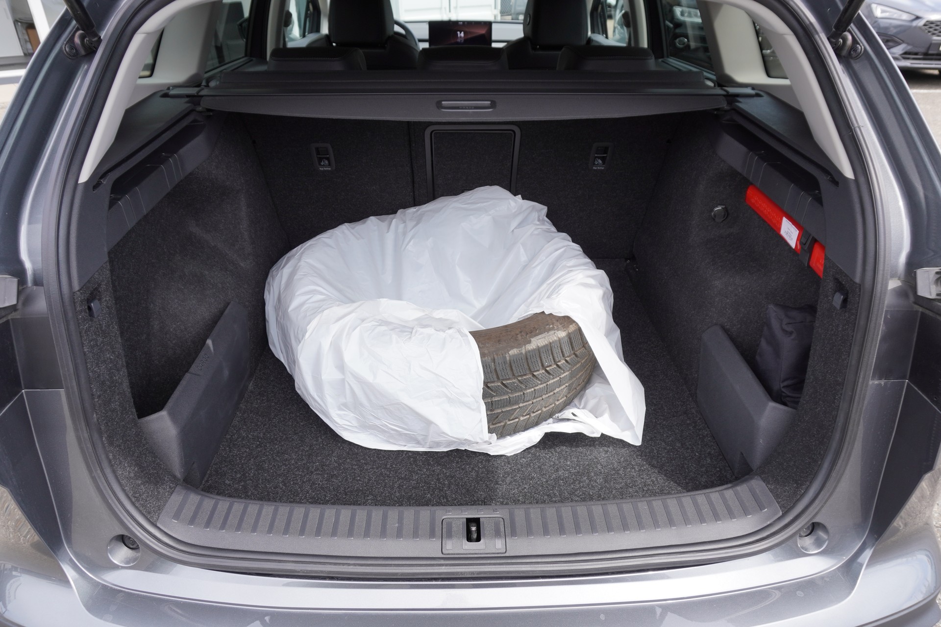 SKODA Enyaq iV 80-image-9