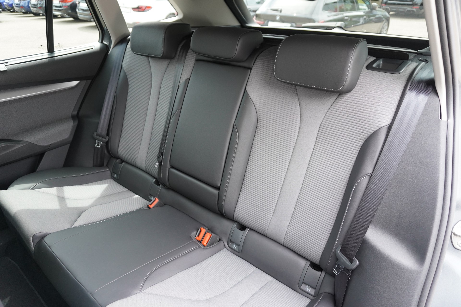 SKODA Enyaq iV 80-image-11
