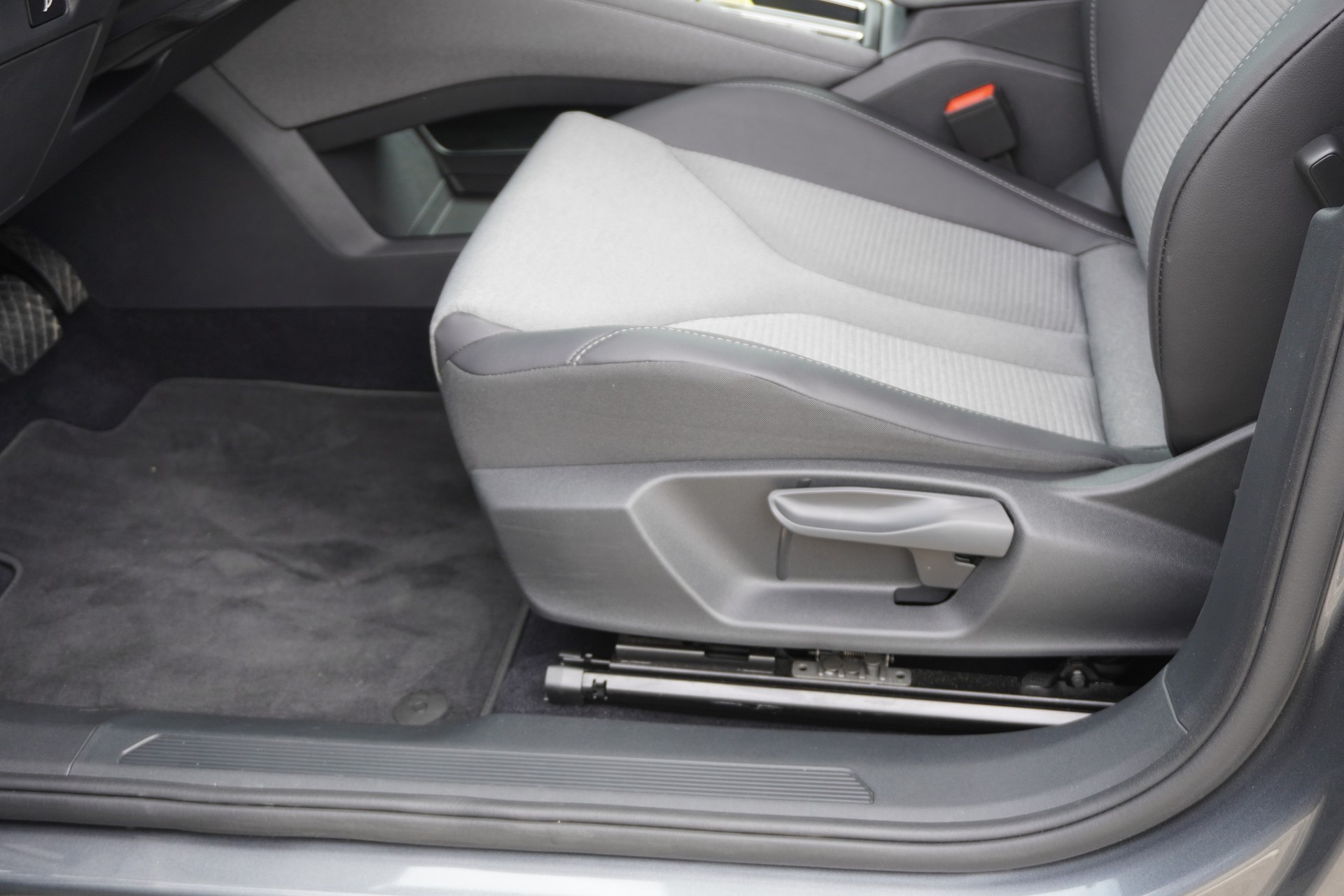 SKODA Enyaq iV 80-image-38