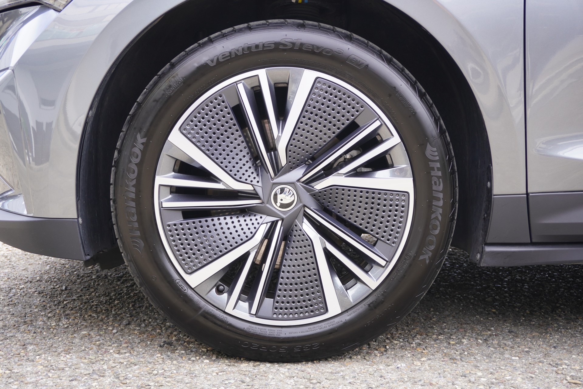 SKODA Enyaq iV 80-image-8
