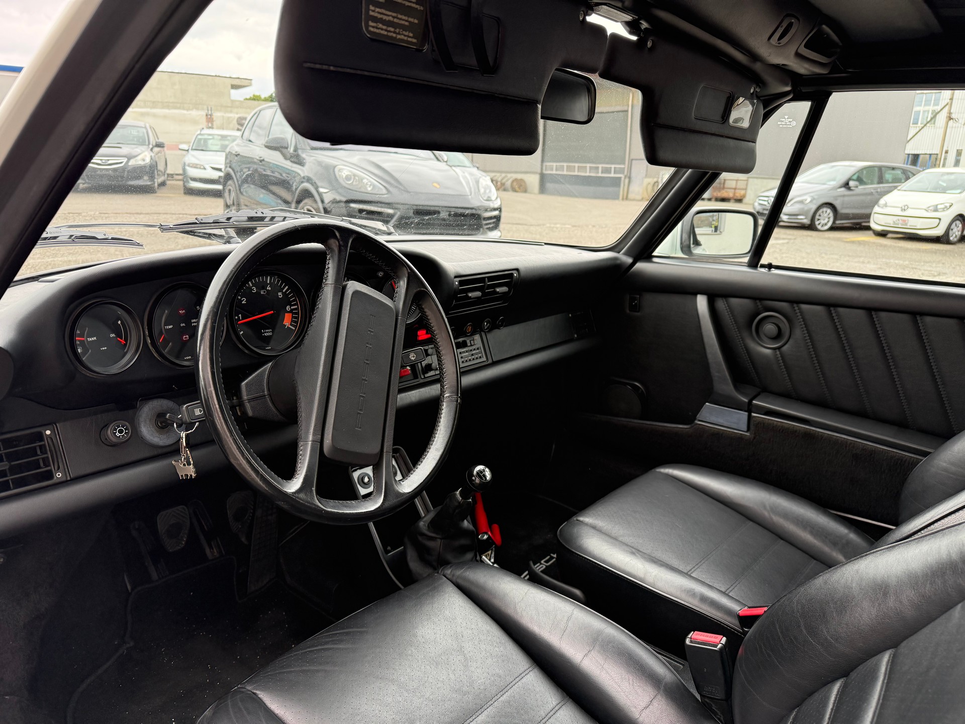 PORSCHE 911 Carrera Cabrio-image-4