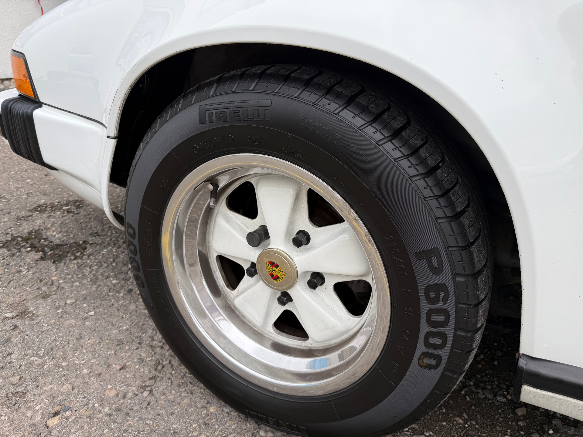 PORSCHE 911 Carrera Cabrio-image-10