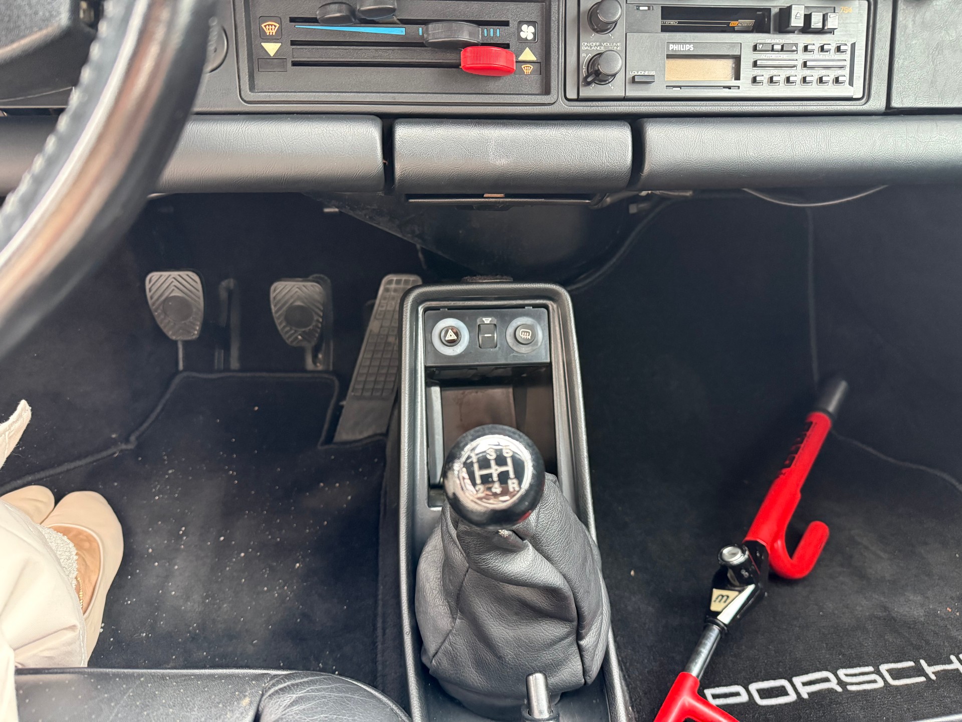 PORSCHE 911 Carrera Cabrio-image-7