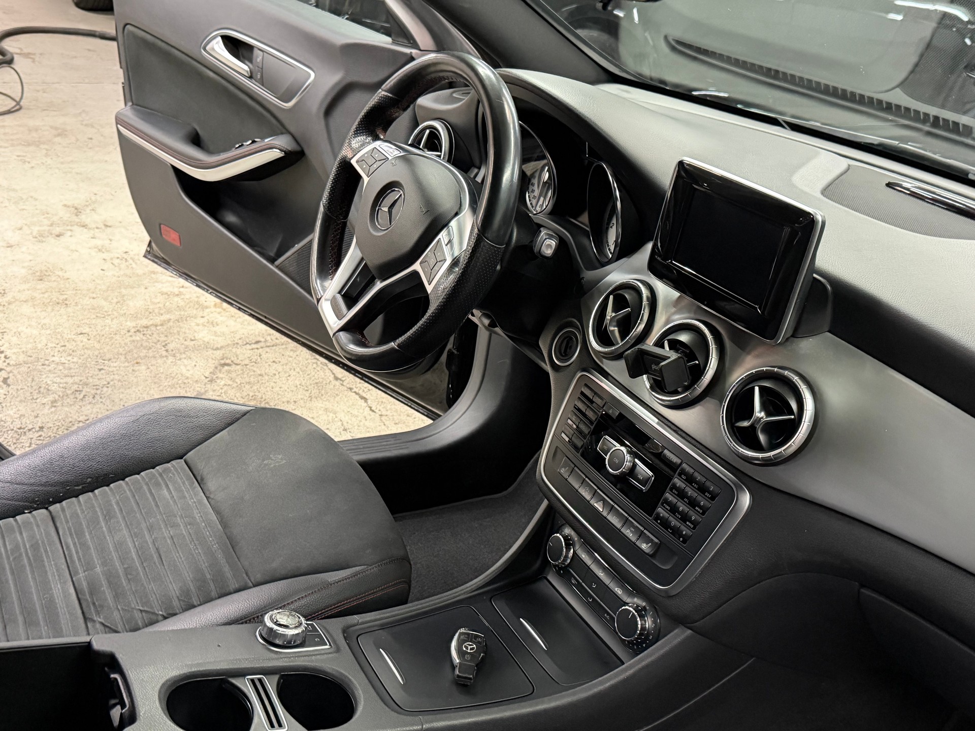 MERCEDES-BENZ CLA 180 AMG Line 7G-DCT-image-13