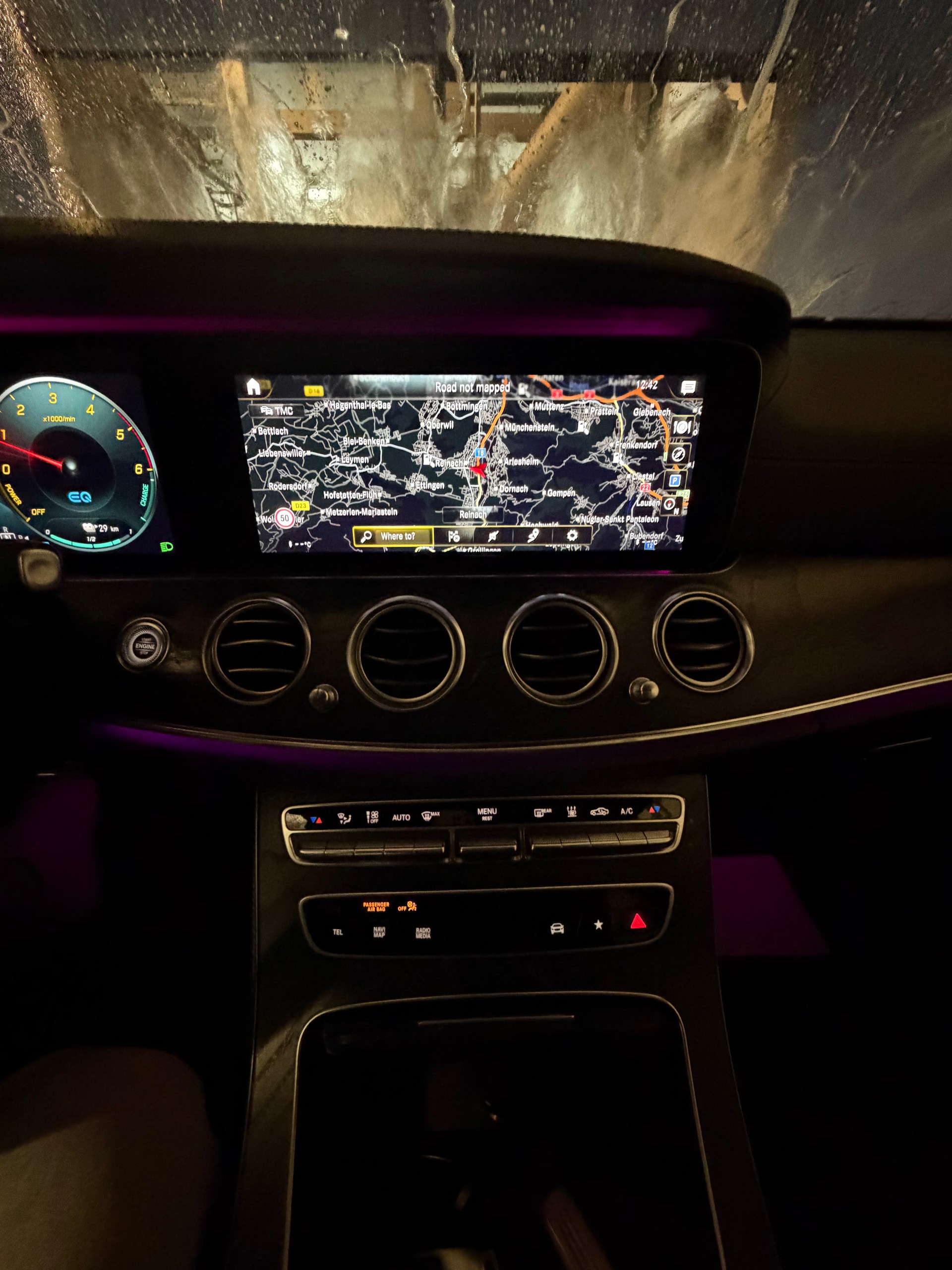 MERCEDES-BENZ E 300 de T 4Matic AMG Line 9G-Tronic-image-15