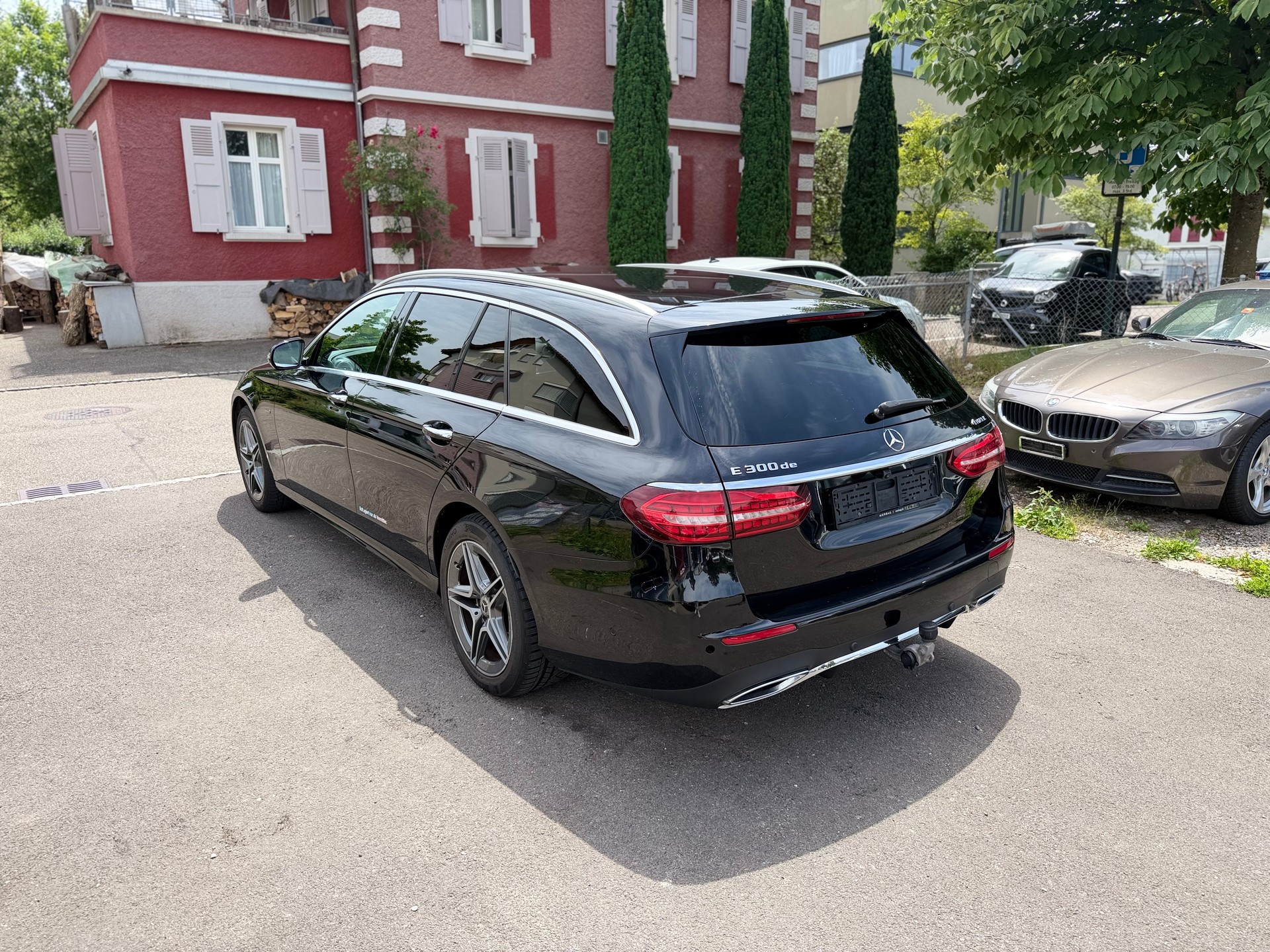 MERCEDES-BENZ E 300 de T 4Matic AMG Line 9G-Tronic-image-2