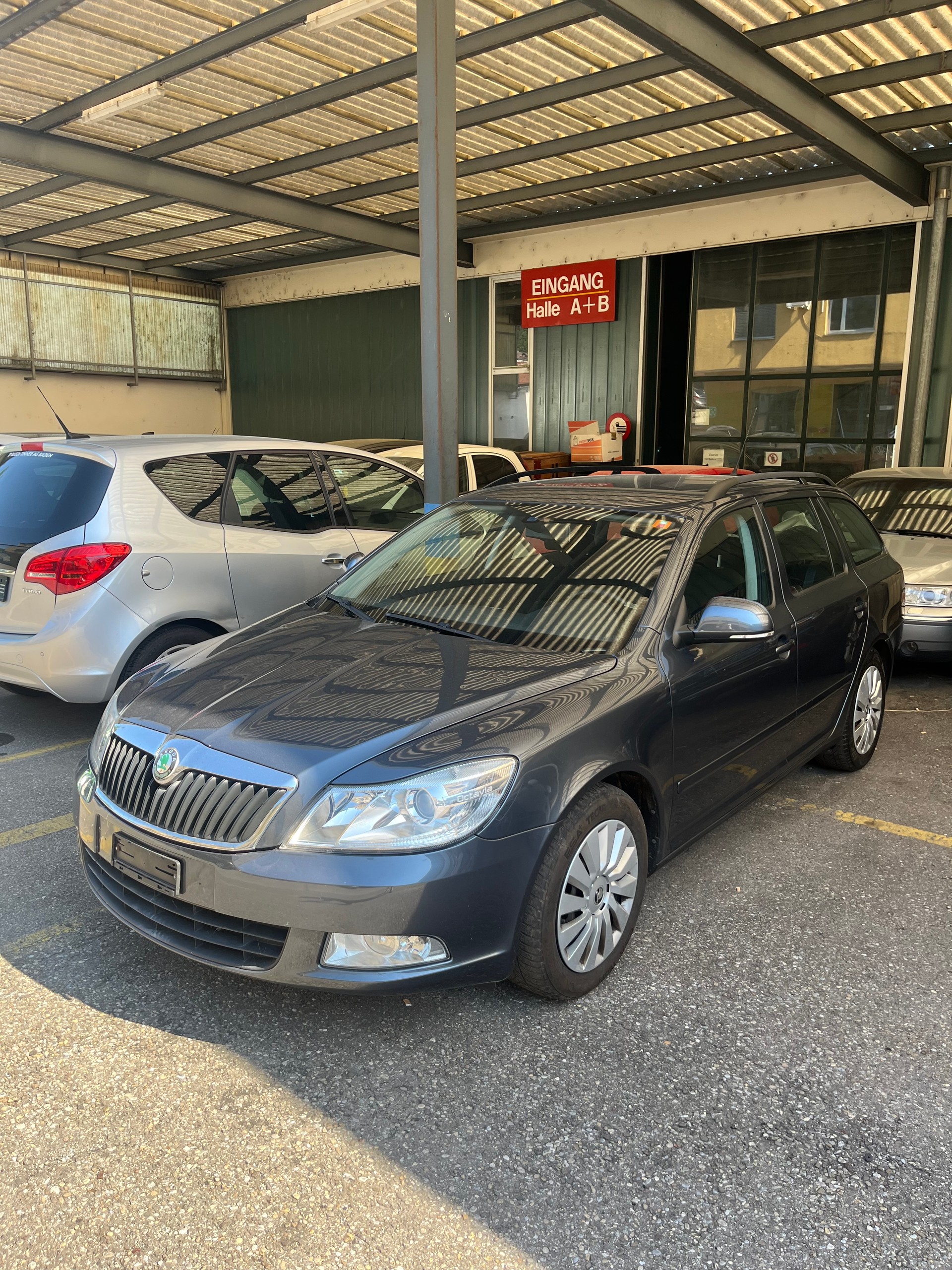 SKODA Octavia Combi 1.6 TDI Adventure 4x4-image-0