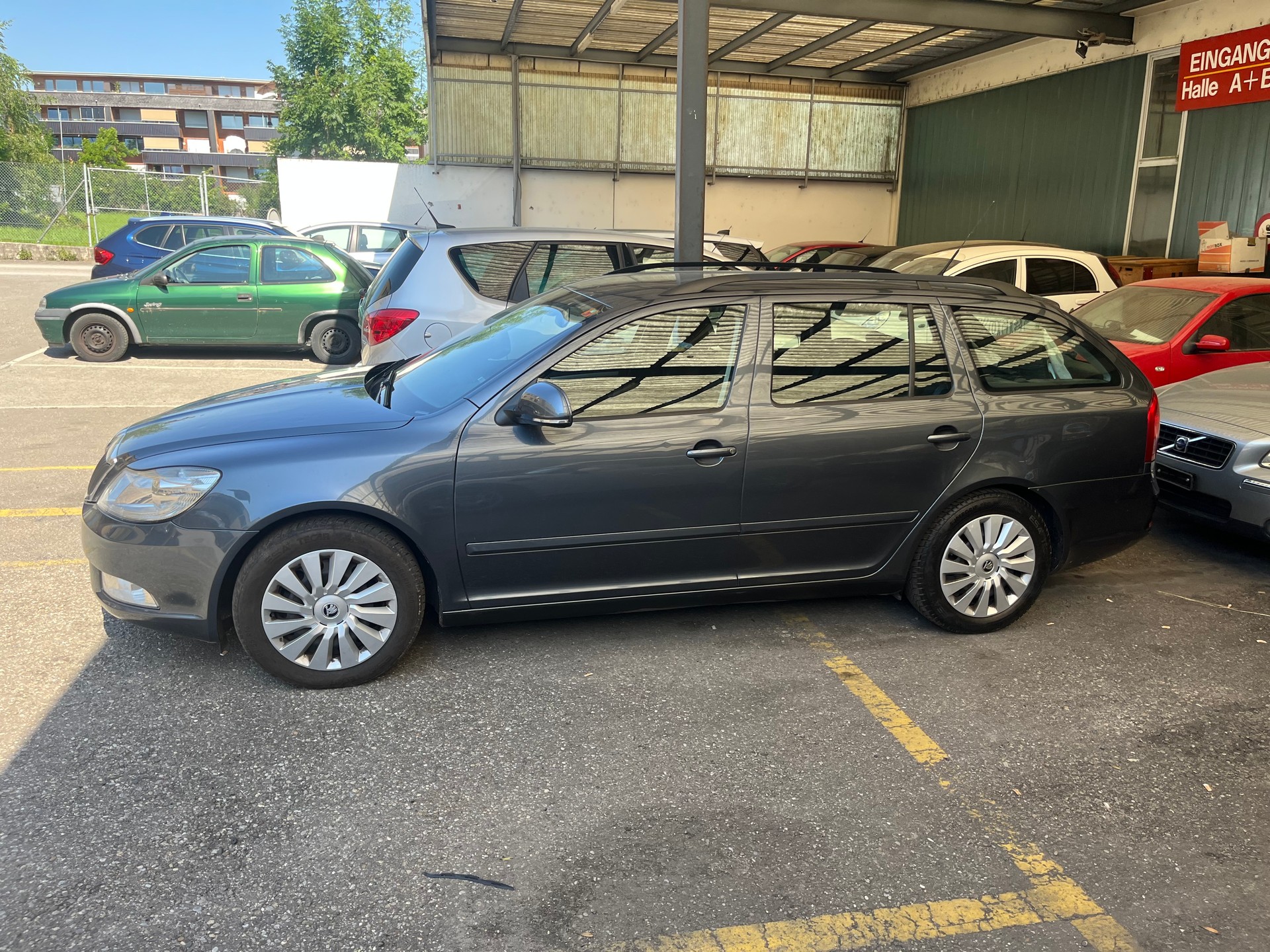 SKODA Octavia Combi 1.6 TDI Adventure 4x4-image-2
