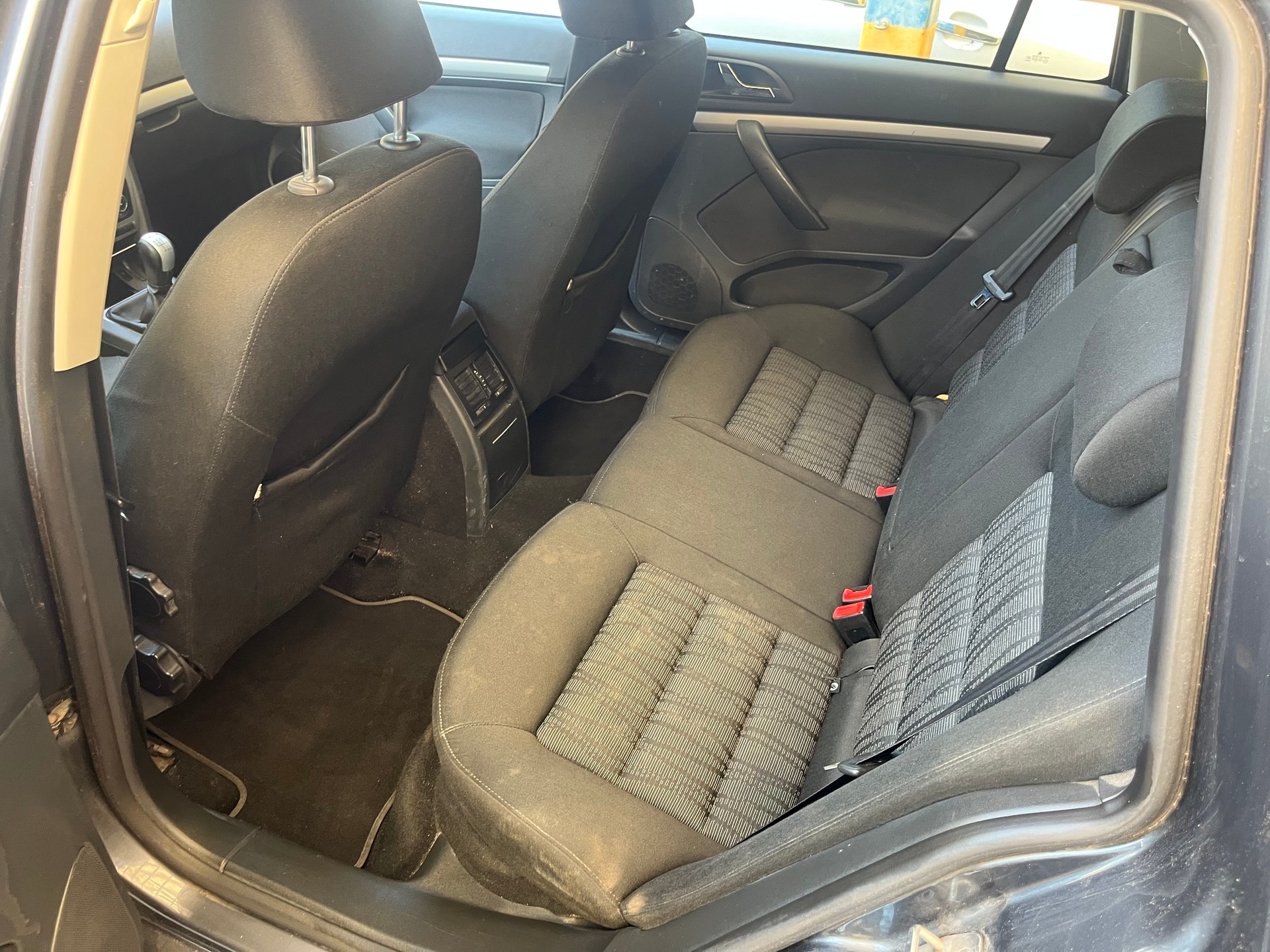 SKODA Octavia Combi 1.6 TDI Adventure 4x4-image-5