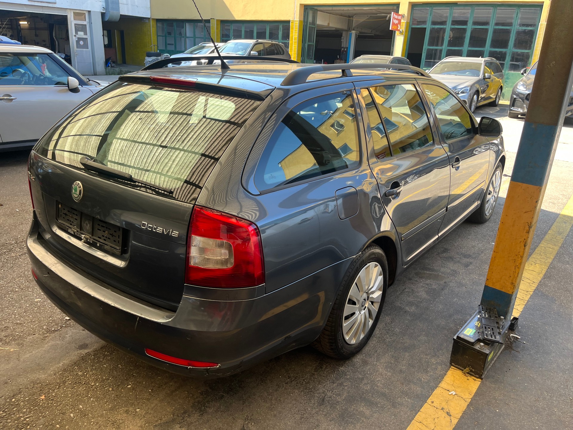 SKODA Octavia Combi 1.6 TDI Adventure 4x4-image-3