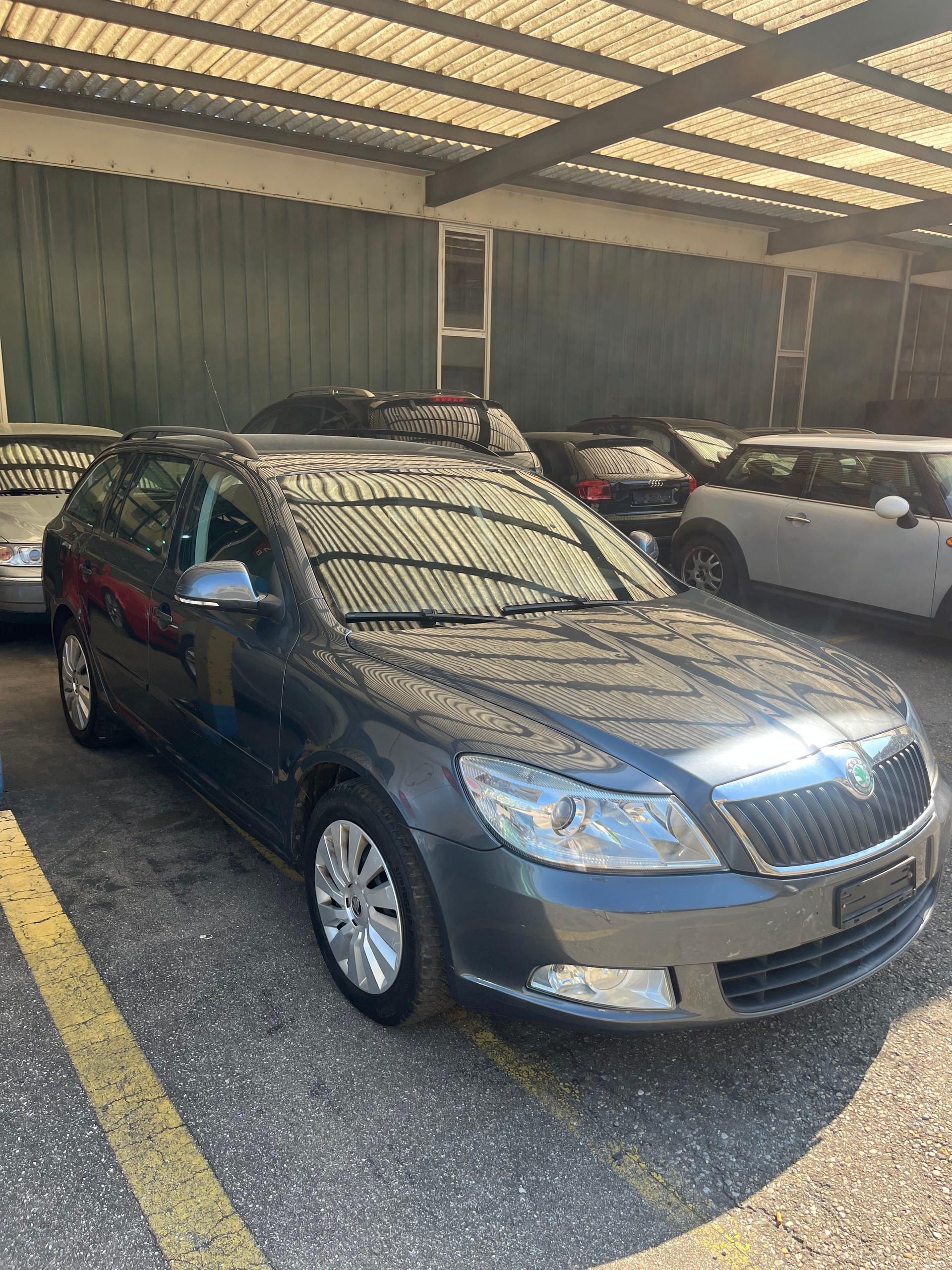 SKODA Octavia Combi 1.6 TDI Adventure 4x4-image-1