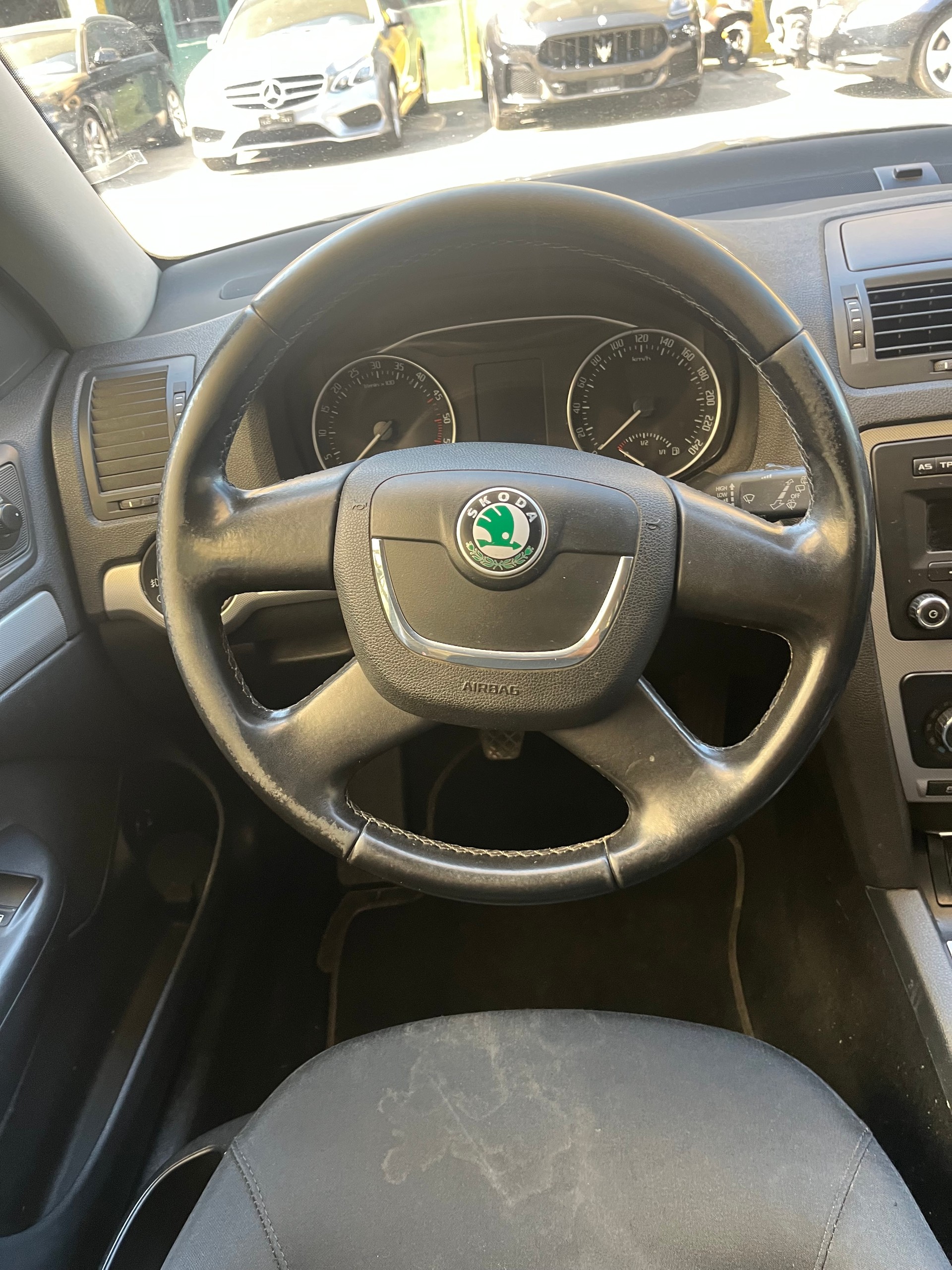 SKODA Octavia Combi 1.6 TDI Adventure 4x4-image-8