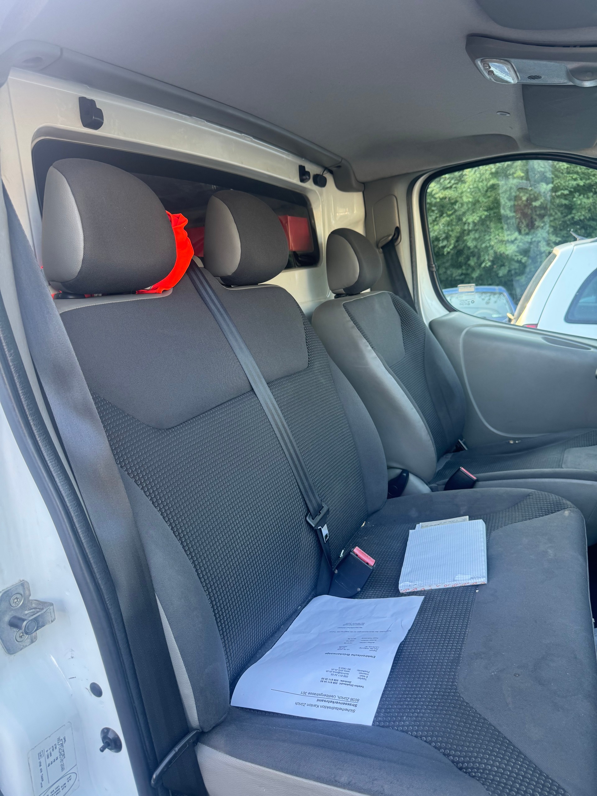 OPEL VIVARO-image-7