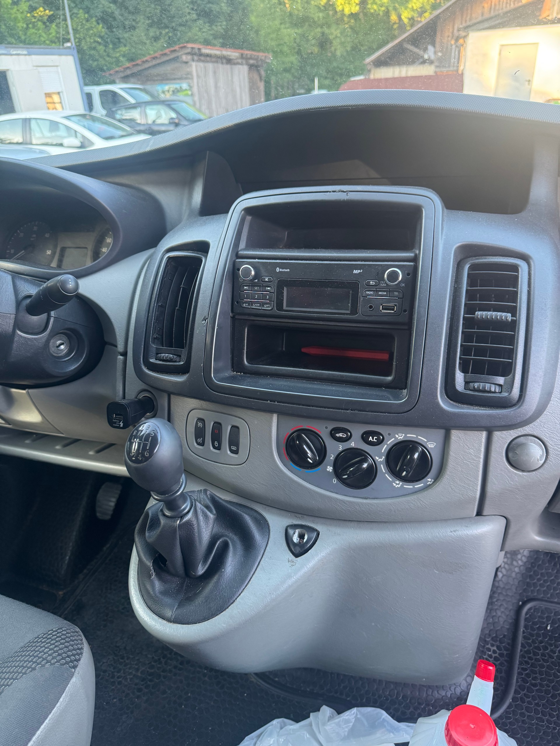 OPEL VIVARO-image-5