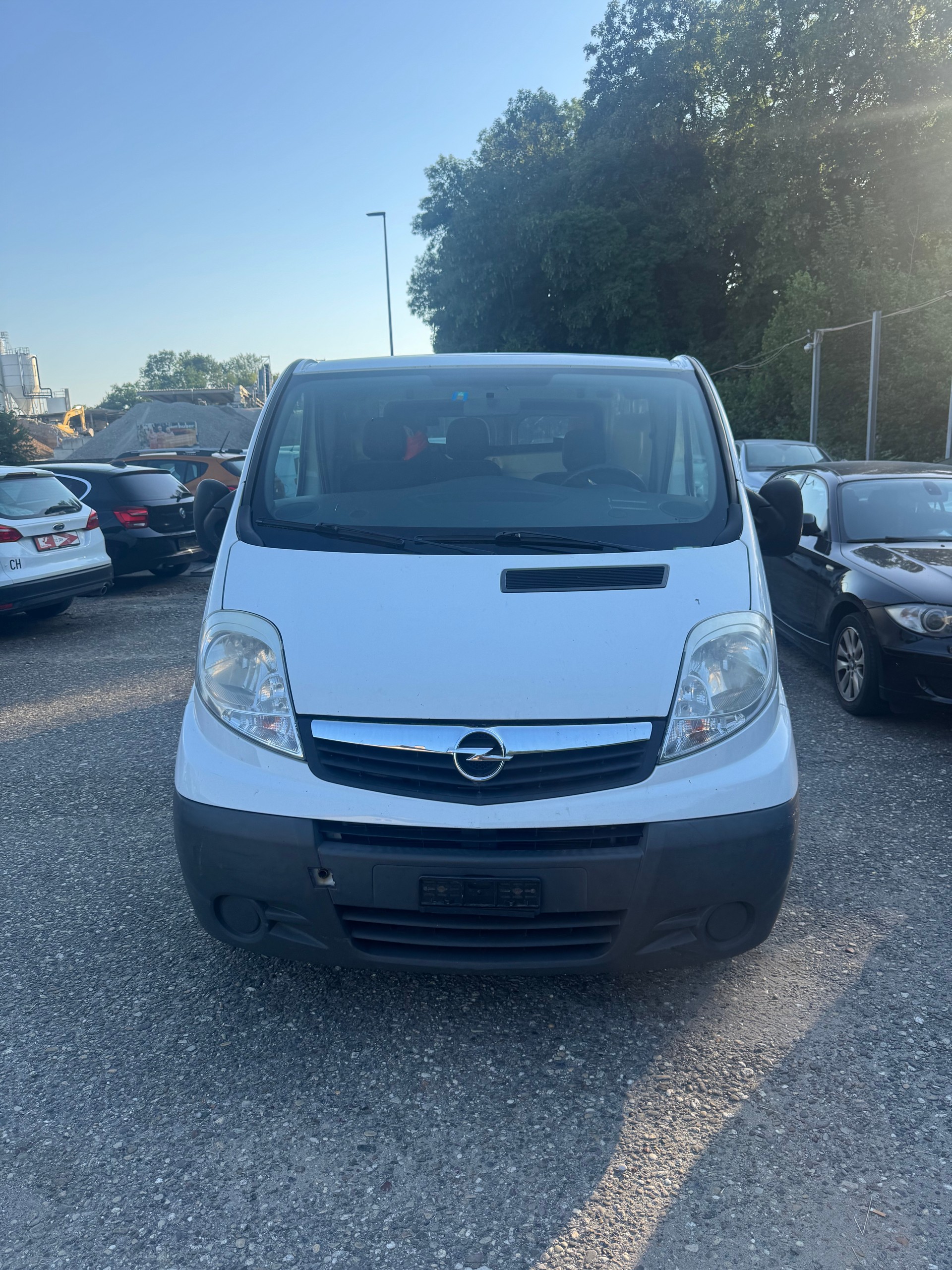 OPEL VIVARO-image-0