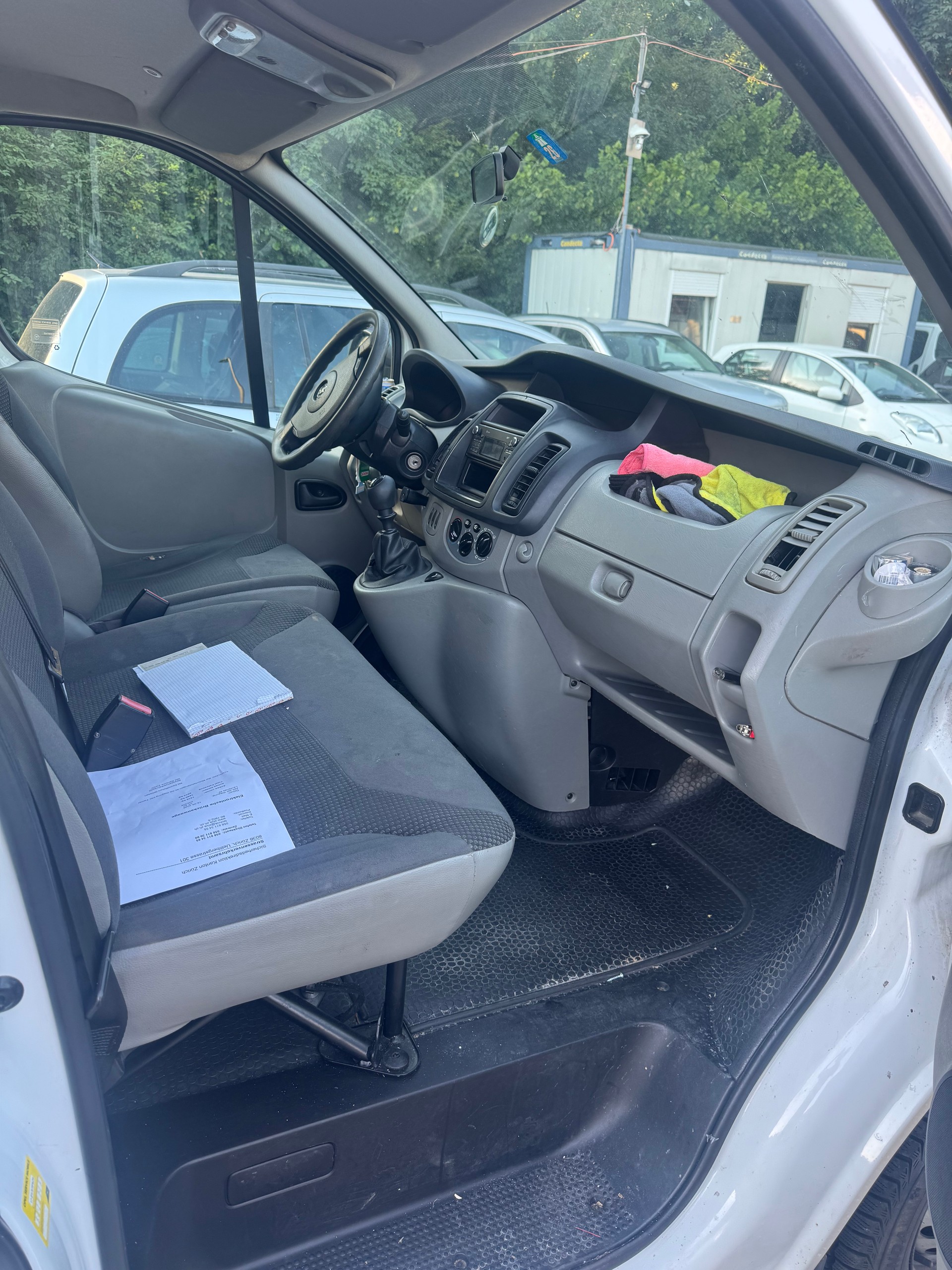 OPEL VIVARO-image-8