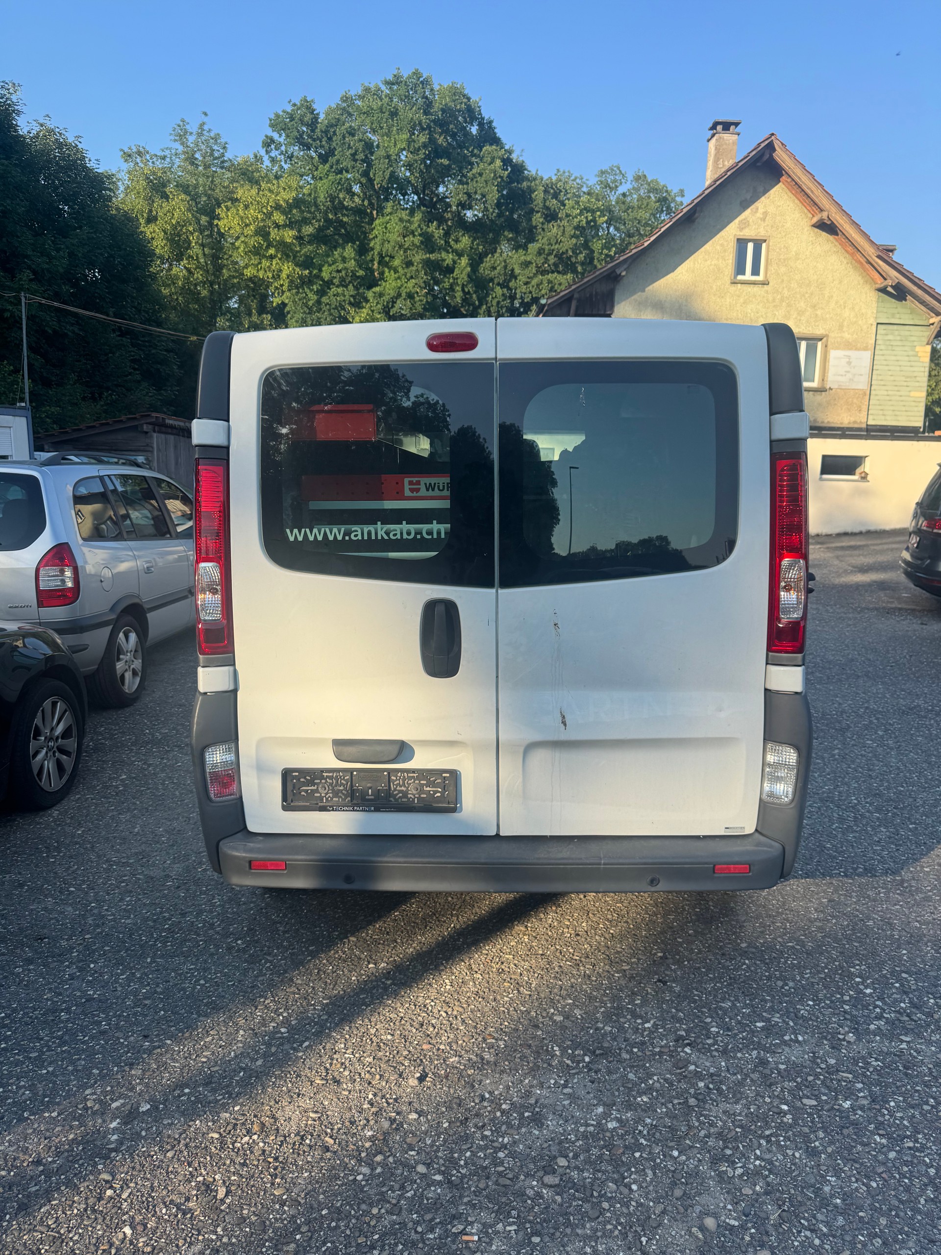 OPEL VIVARO-image-3