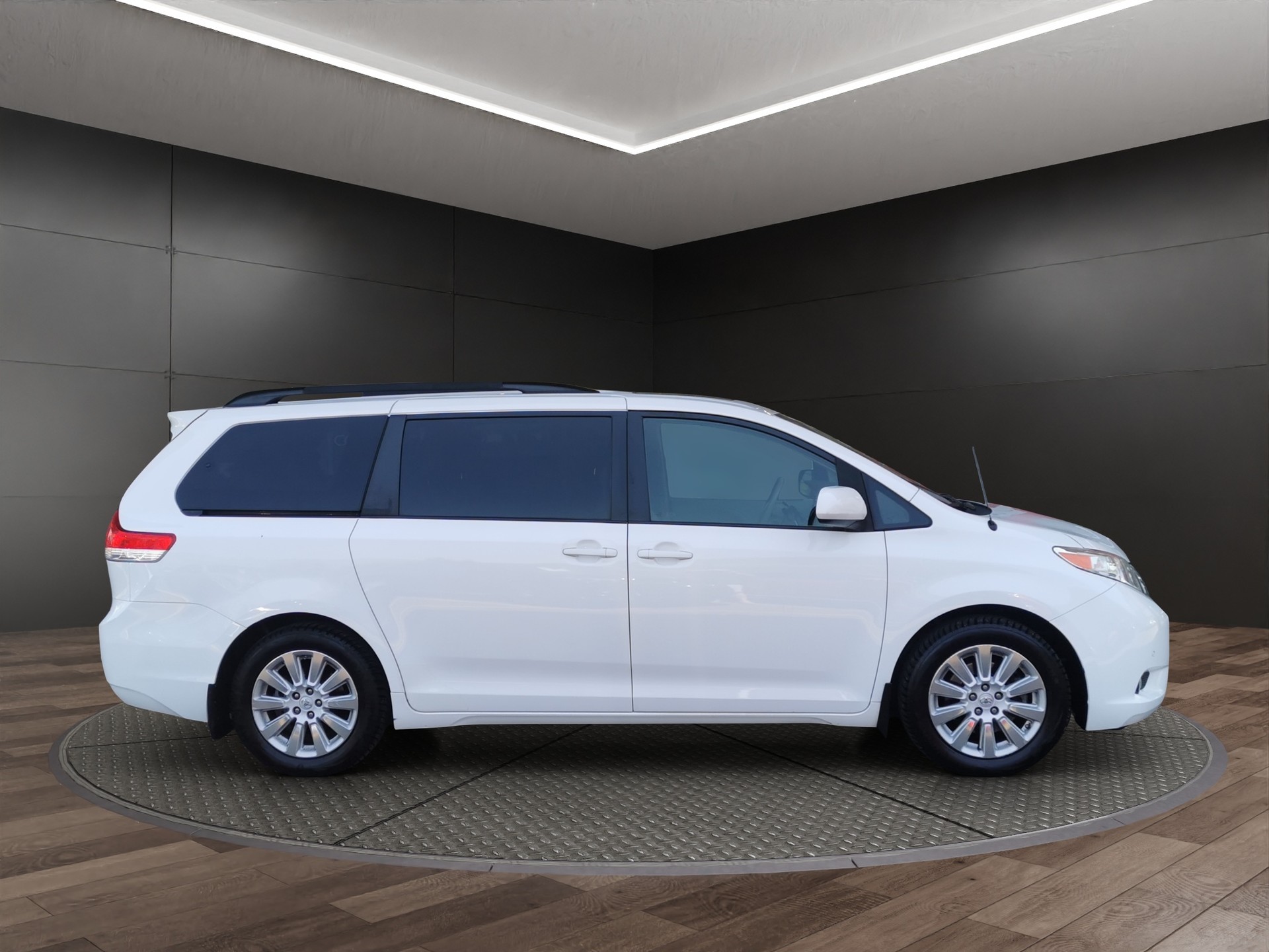 TOYOTA Sienna 3.5 A 4WD-image-4