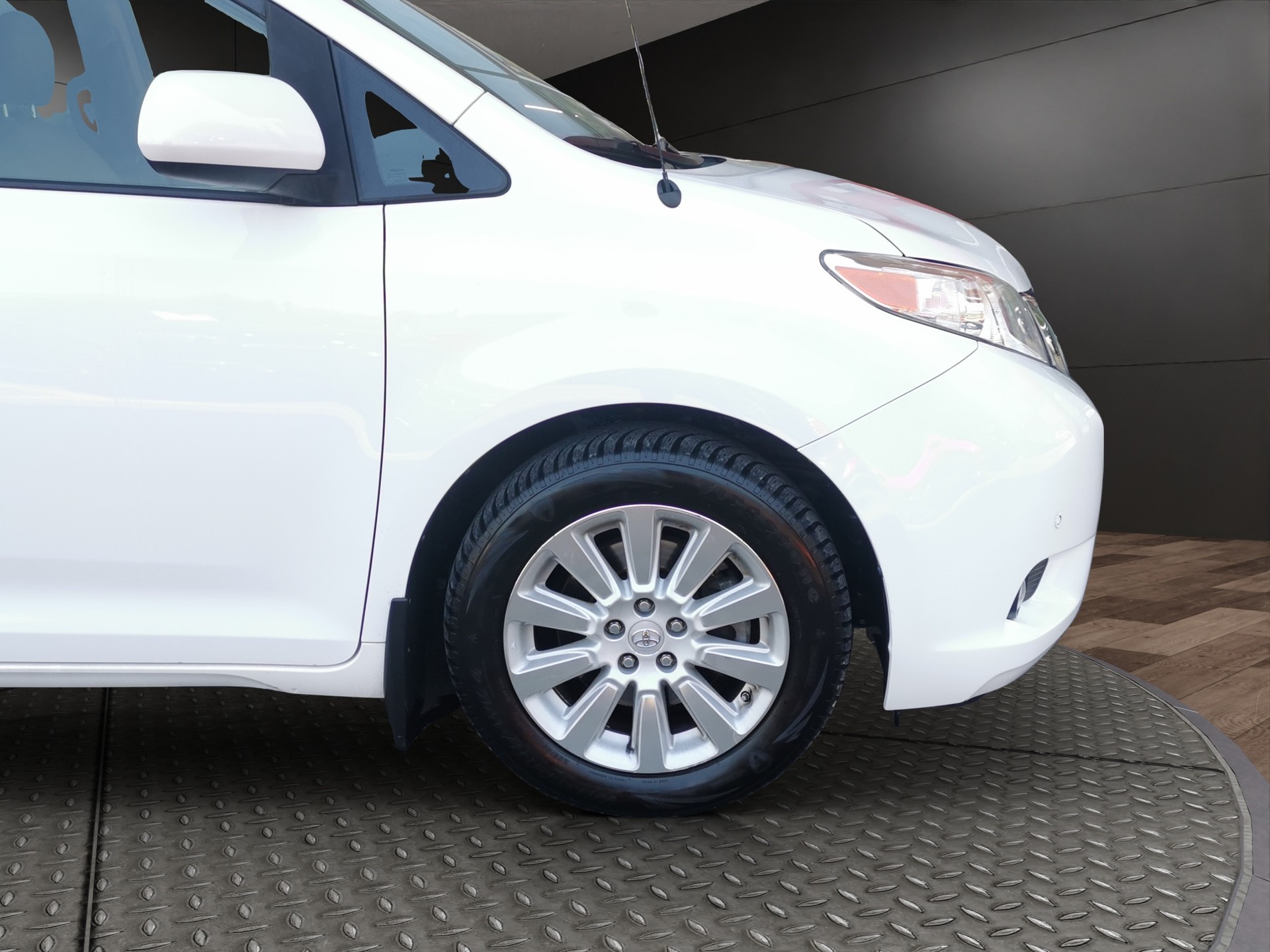TOYOTA Sienna 3.5 A 4WD-image-3
