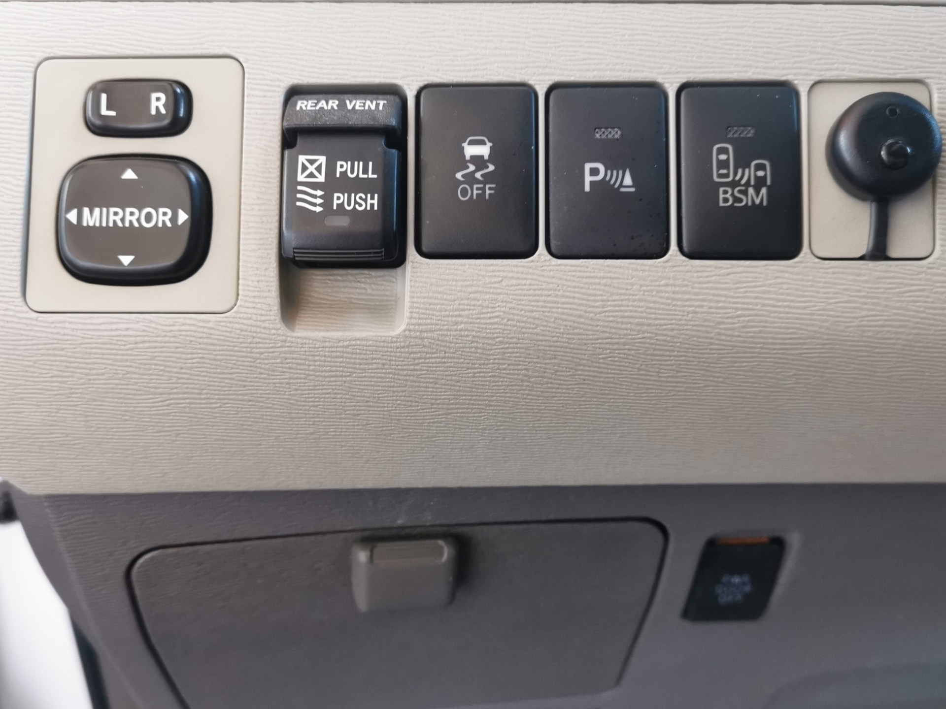 TOYOTA Sienna 3.5 A 4WD-image-19
