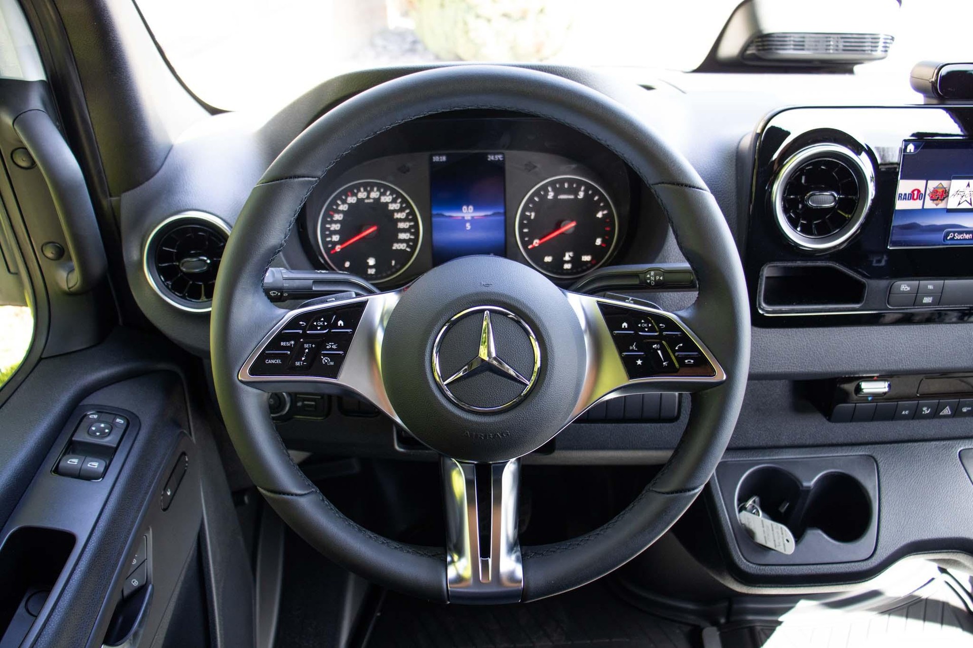 MERCEDES-BENZ Sprinter 319 CDI SELECT CH L-image-8