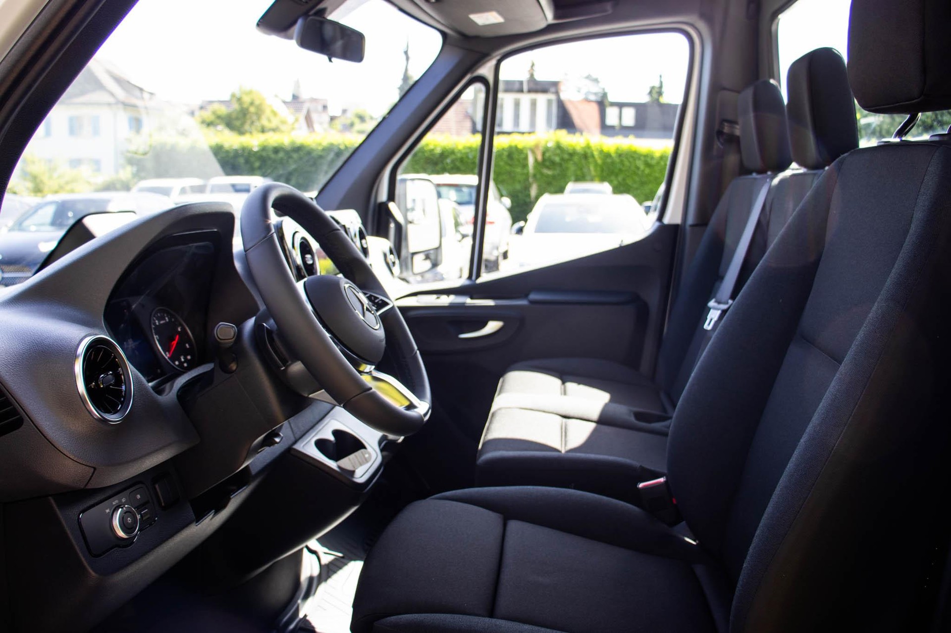 MERCEDES-BENZ Sprinter 319 CDI SELECT CH L-image-6