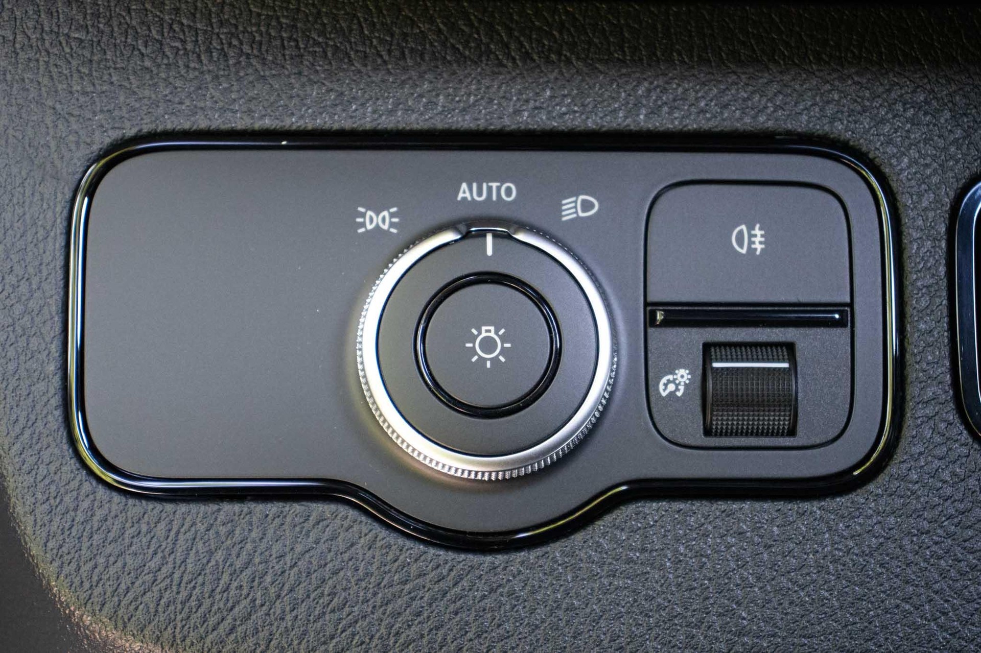 MERCEDES-BENZ Sprinter 319 CDI SELECT CH L-image-10