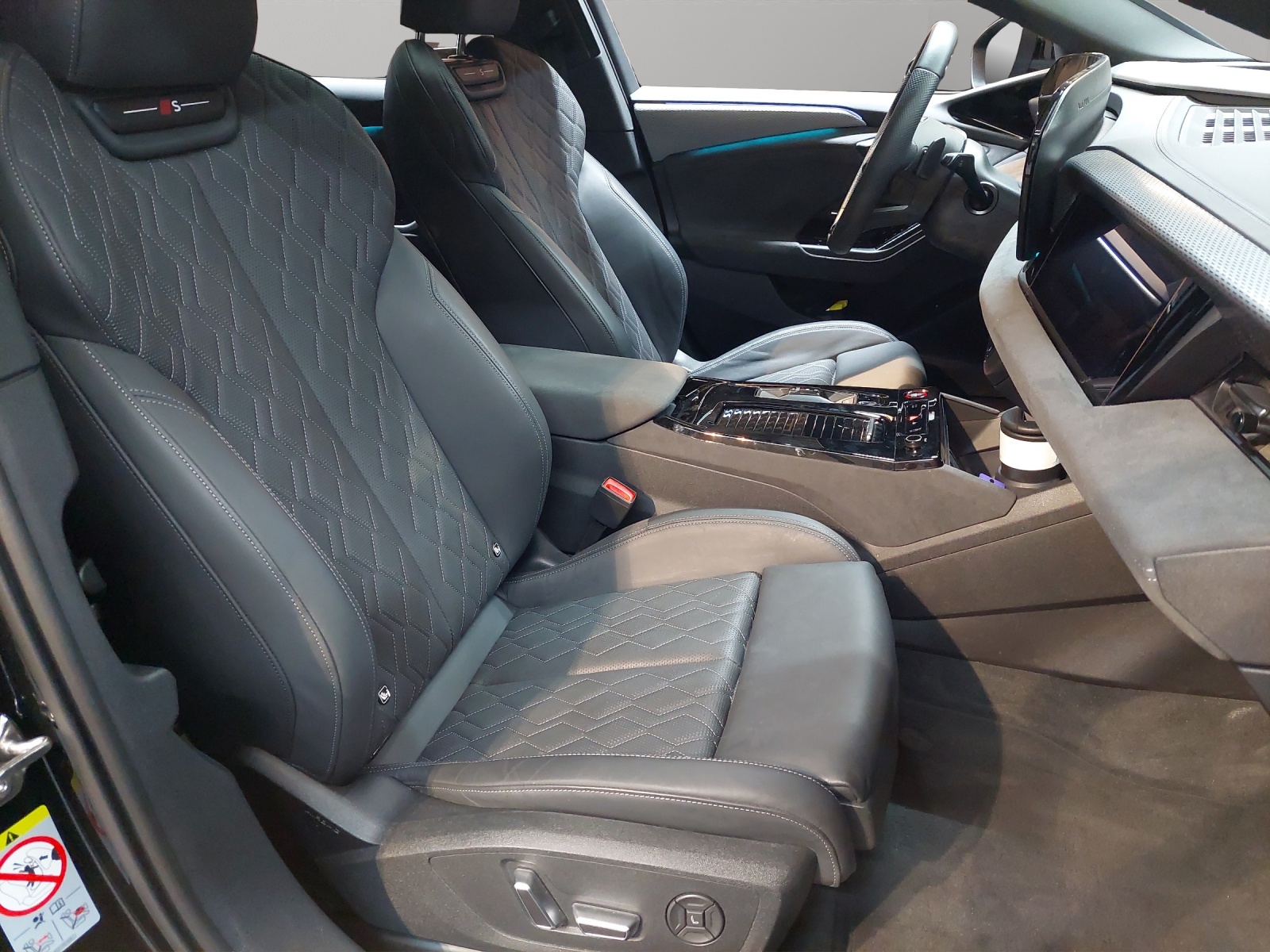 AUDI A6 Avant e-tron quattro-image-9