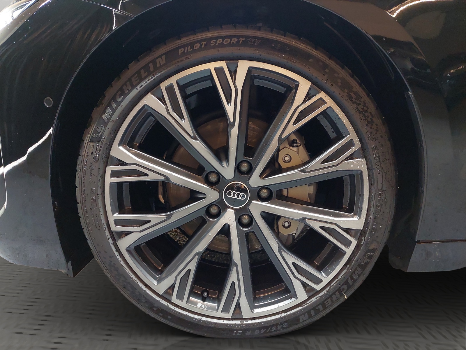 AUDI A6 Avant e-tron quattro-image-13
