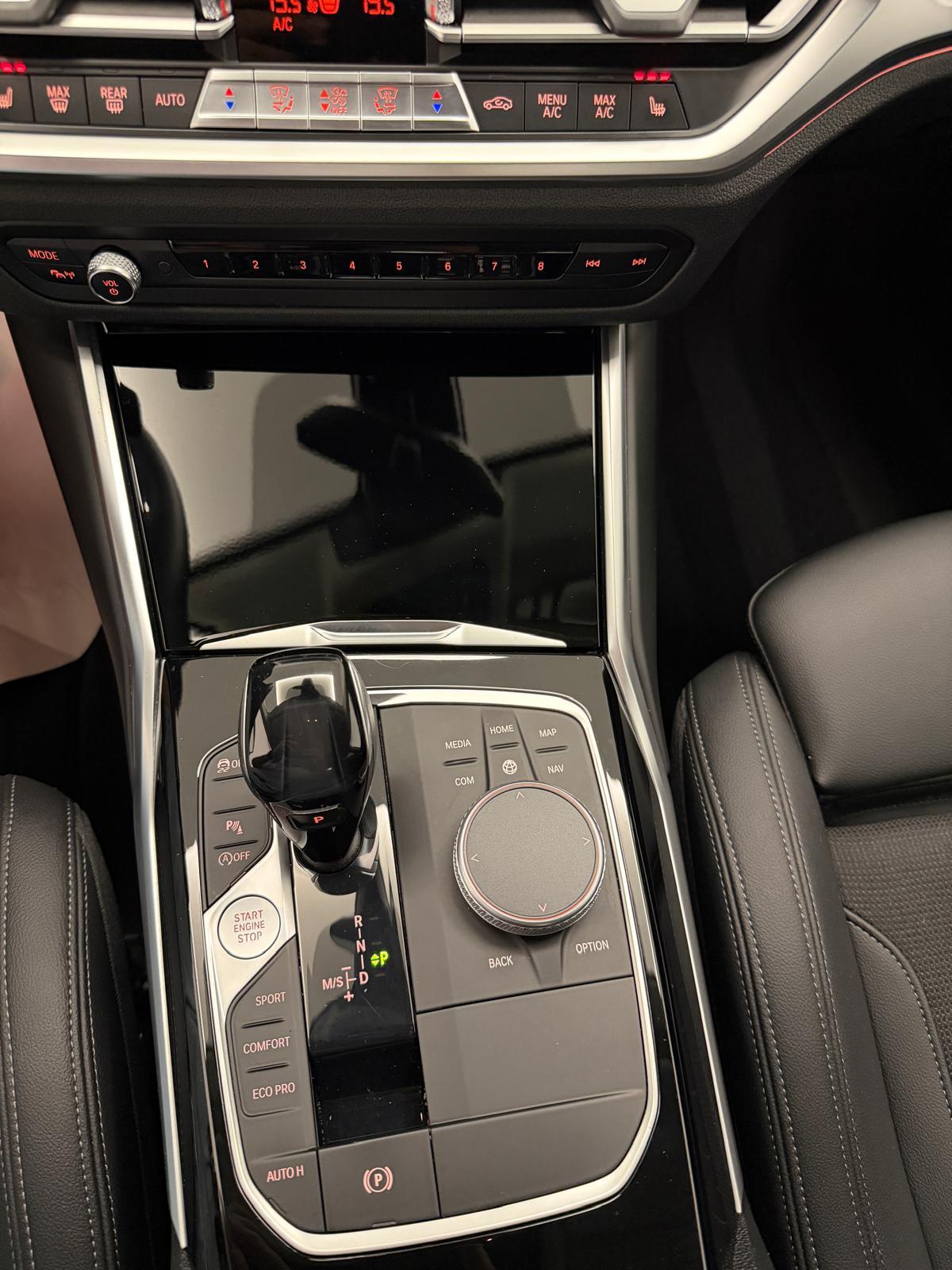 BMW 320i xDrive-image-17