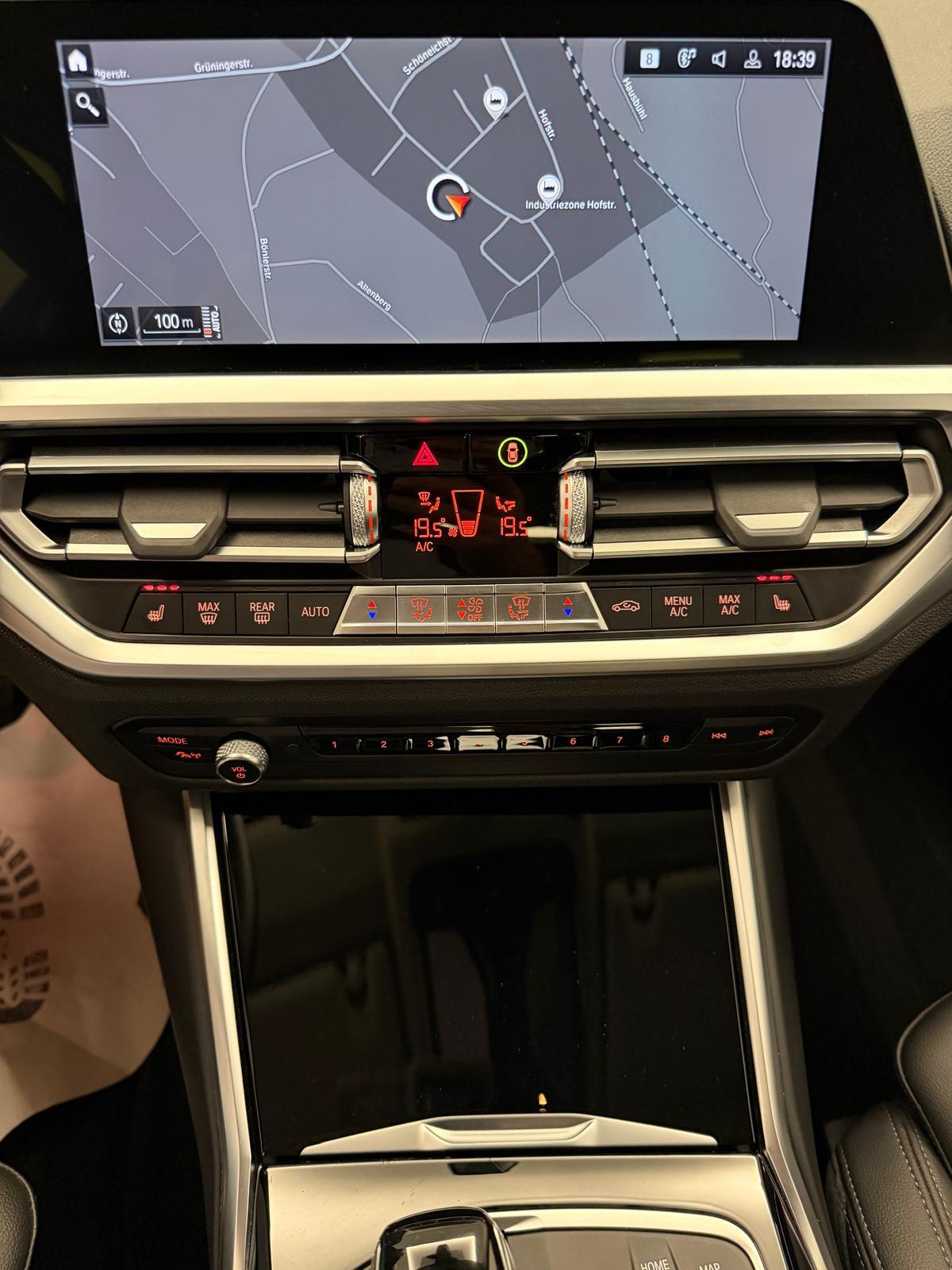 BMW 320i xDrive-image-18