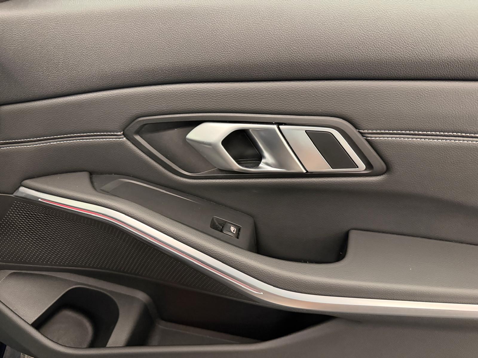 BMW 320i xDrive-image-19