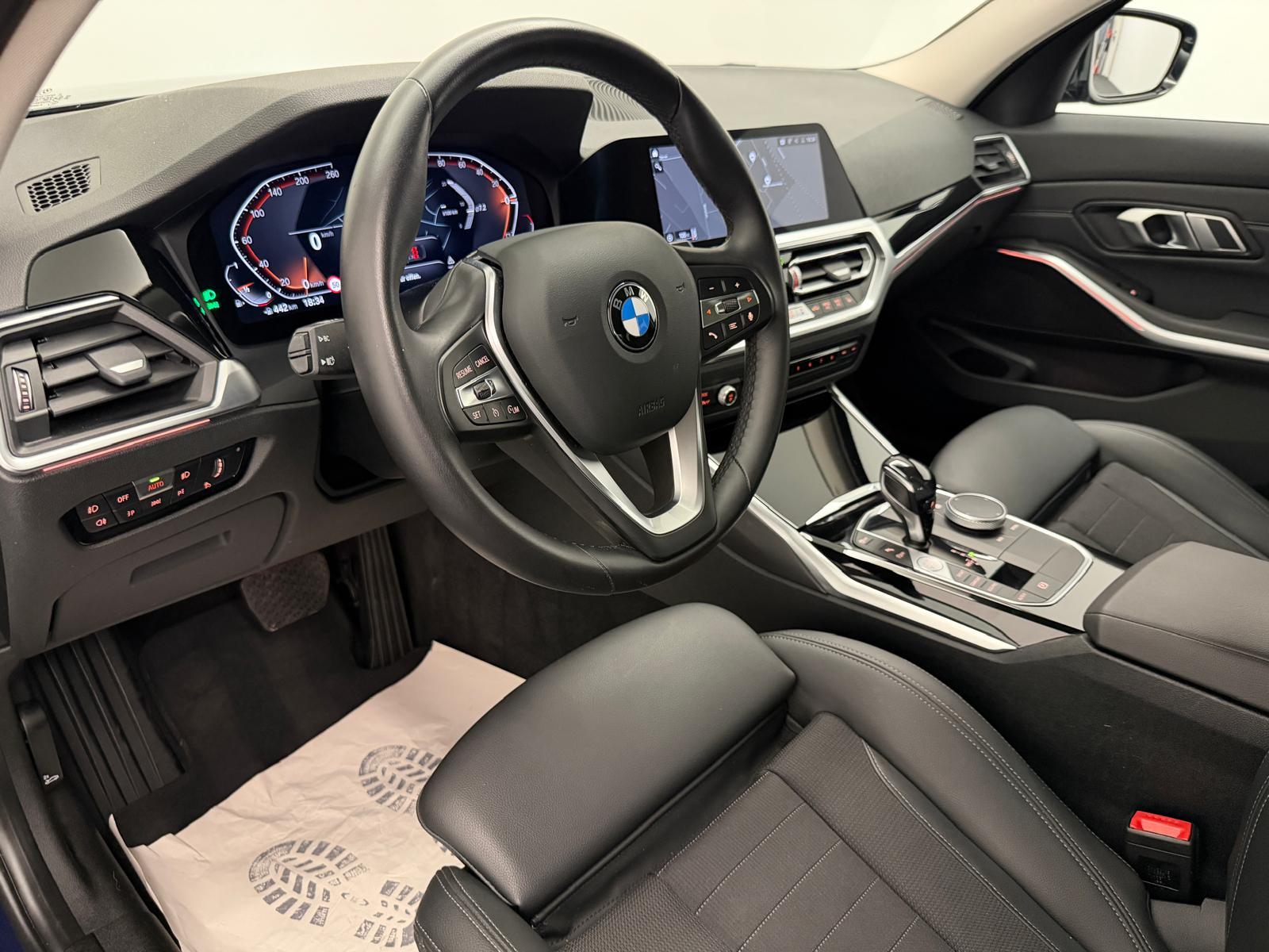 BMW 320i xDrive-image-9