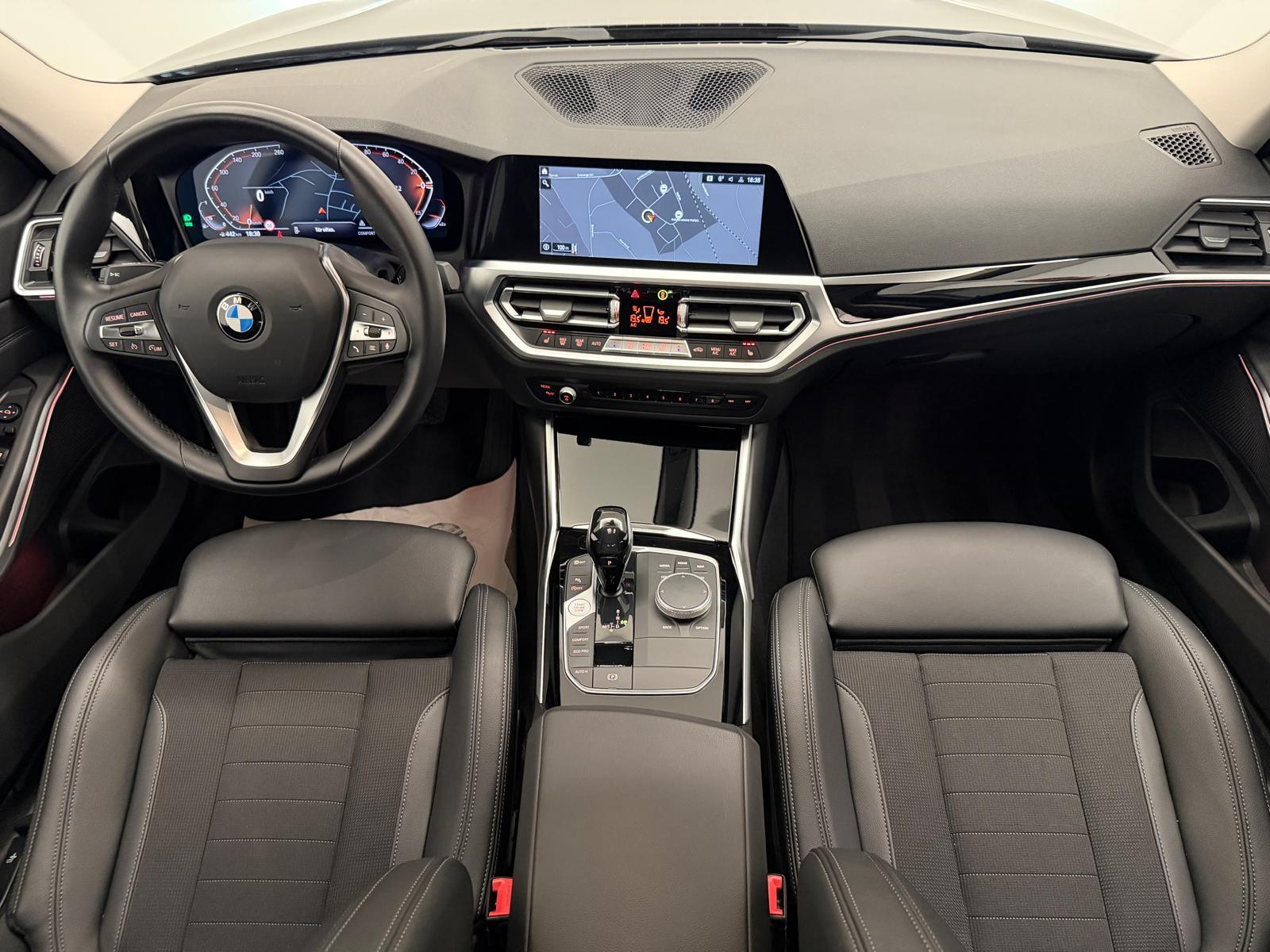 BMW 320i xDrive-image-13
