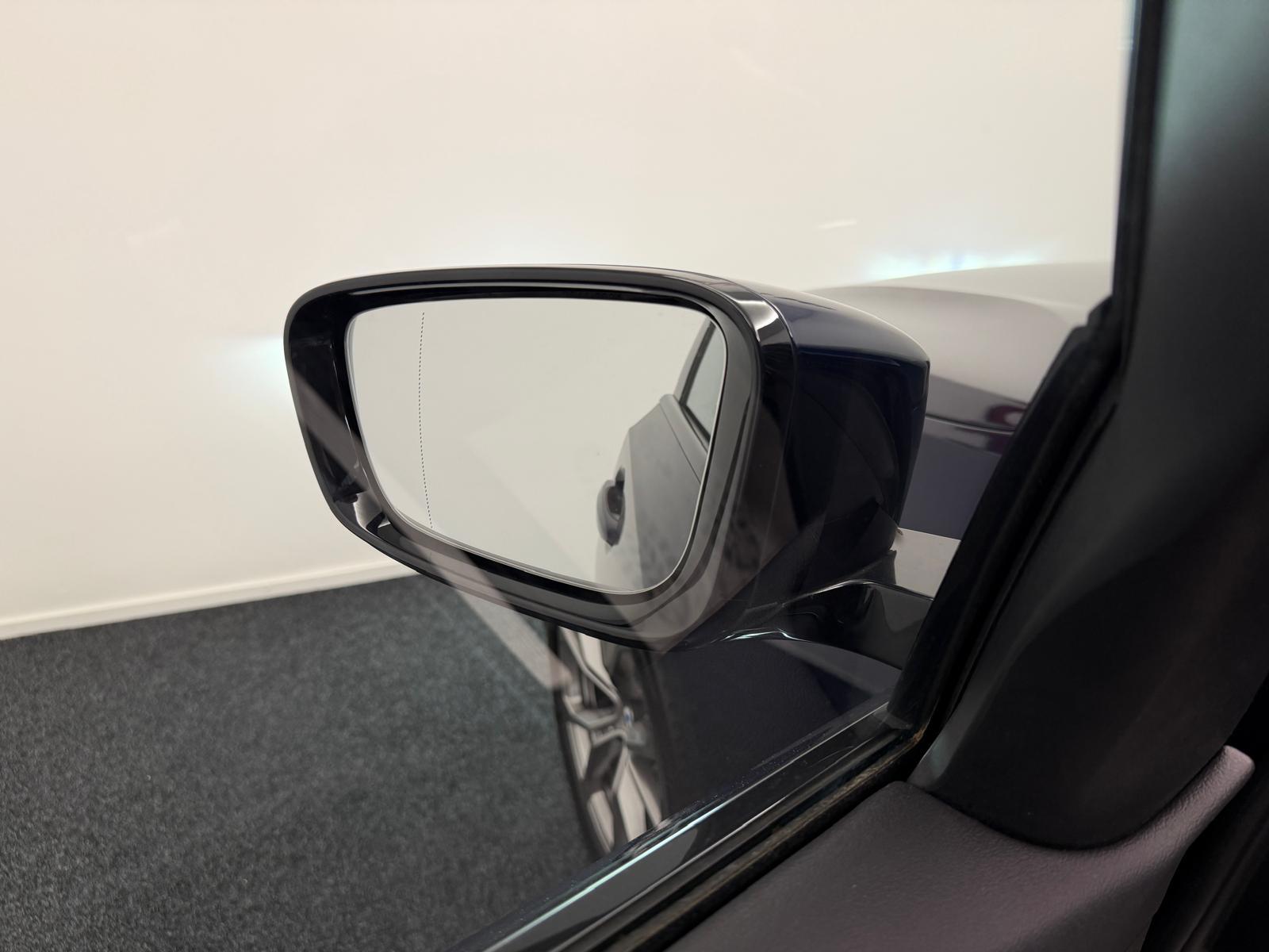 BMW 320i xDrive-image-14